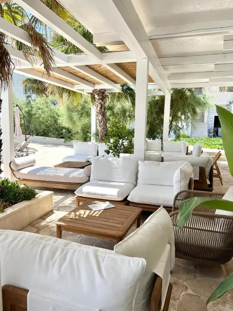 Lounge or bar in Kalamota Beach House Lounge or bar in Kalamota Beach House