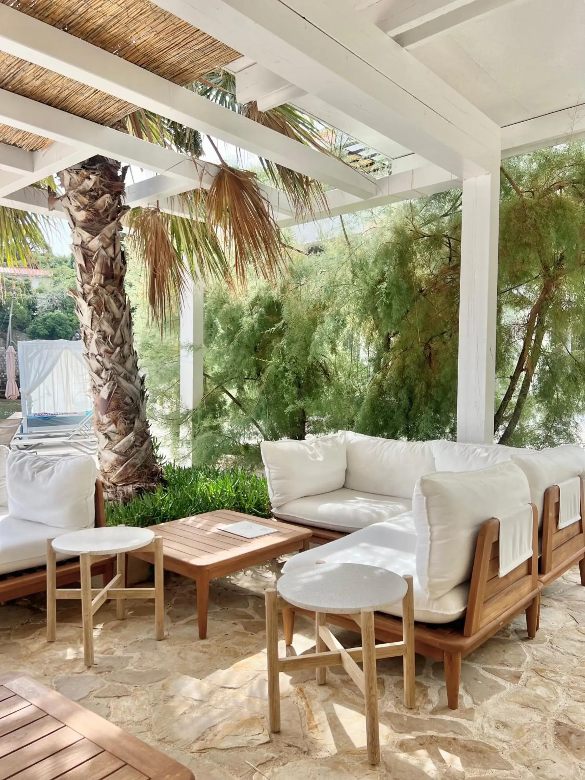 Lounge or bar in Kalamota Beach House Lounge or bar in Kalamota Beach House