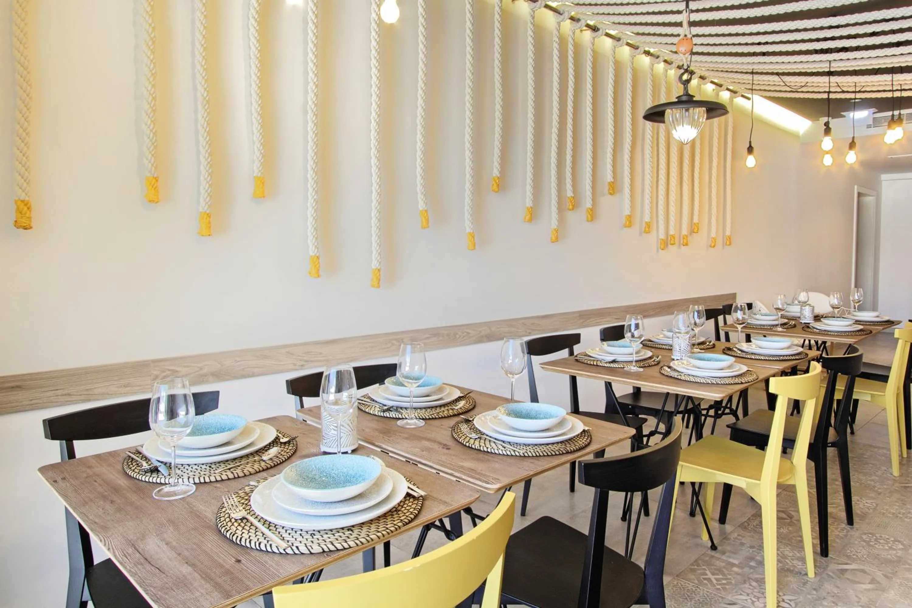 Restaurant/places to eat in Kalamota Beach House