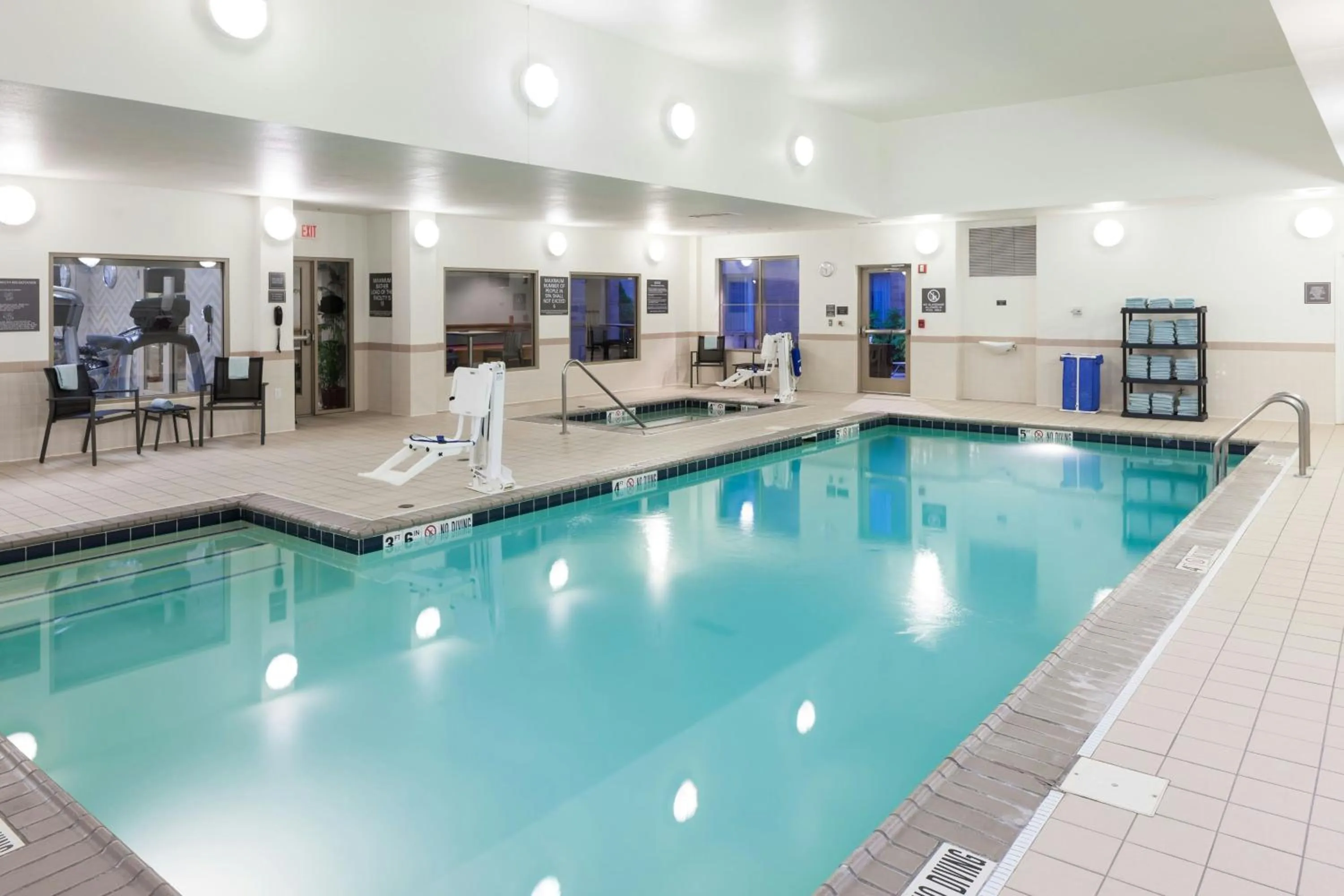 Swimming pool in Residence Inn by Marriott Chicago Lake Forest/Mettawa