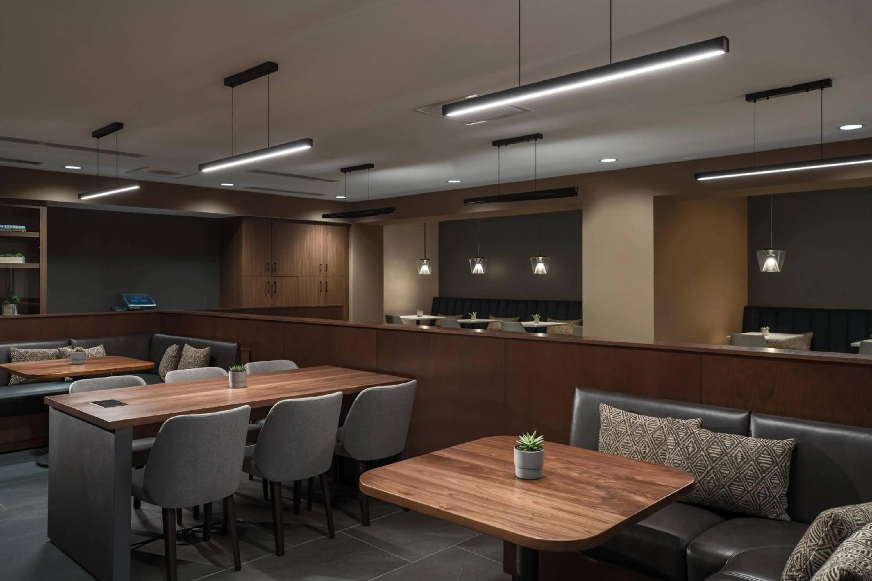 Restaurant/places to eat in Chicago Marriott Schaumburg