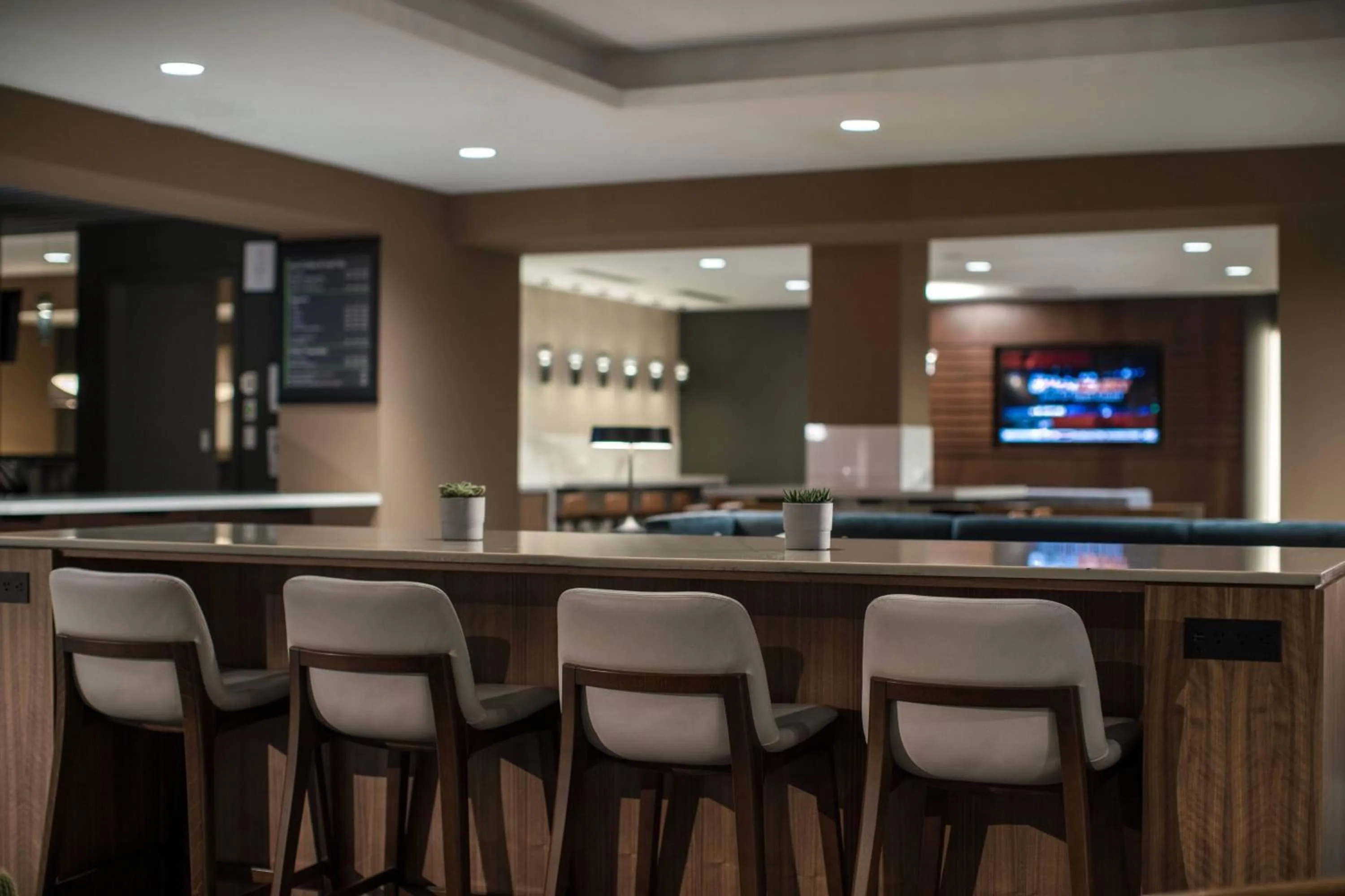 Restaurant/places to eat in Chicago Marriott Schaumburg