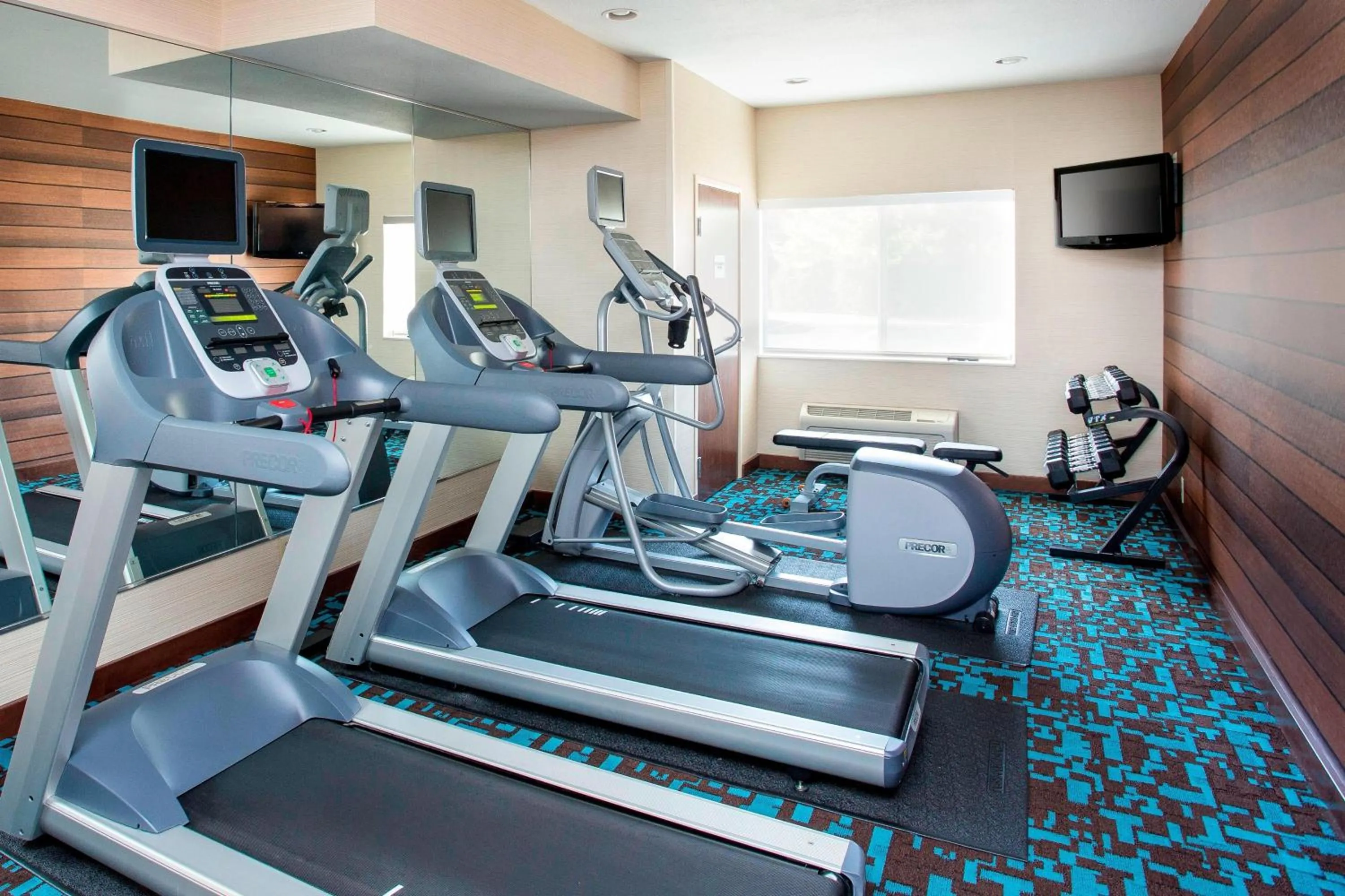 Fitness centre/facilities in Fairfield Inn & Suites Chicago Tinley Park