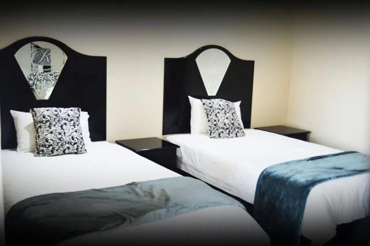 Basic Twin Room in Kismet Hotel Basic Twin Room in Kismet Hotel