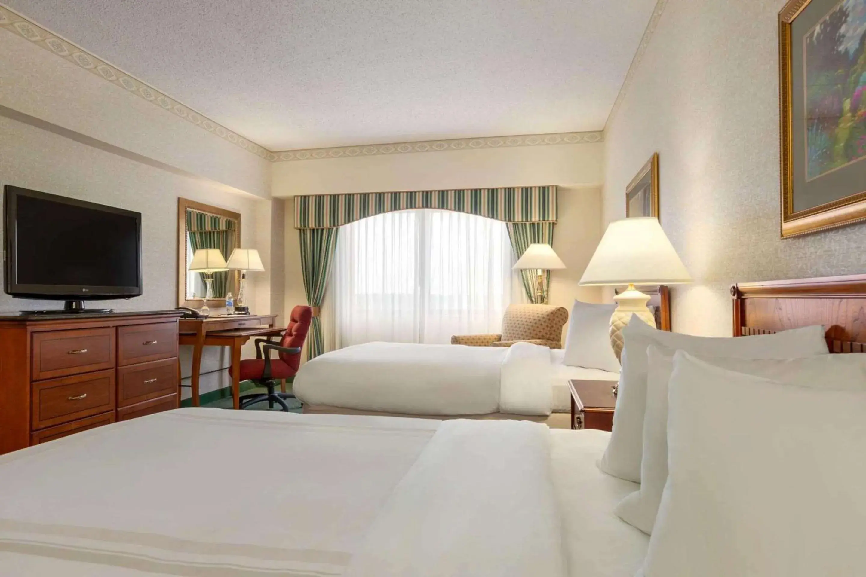 Bedroom, Bed in Radisson Hotel Cedar Rapids Bedroom, Bed in Radisson Hotel Cedar Rapids