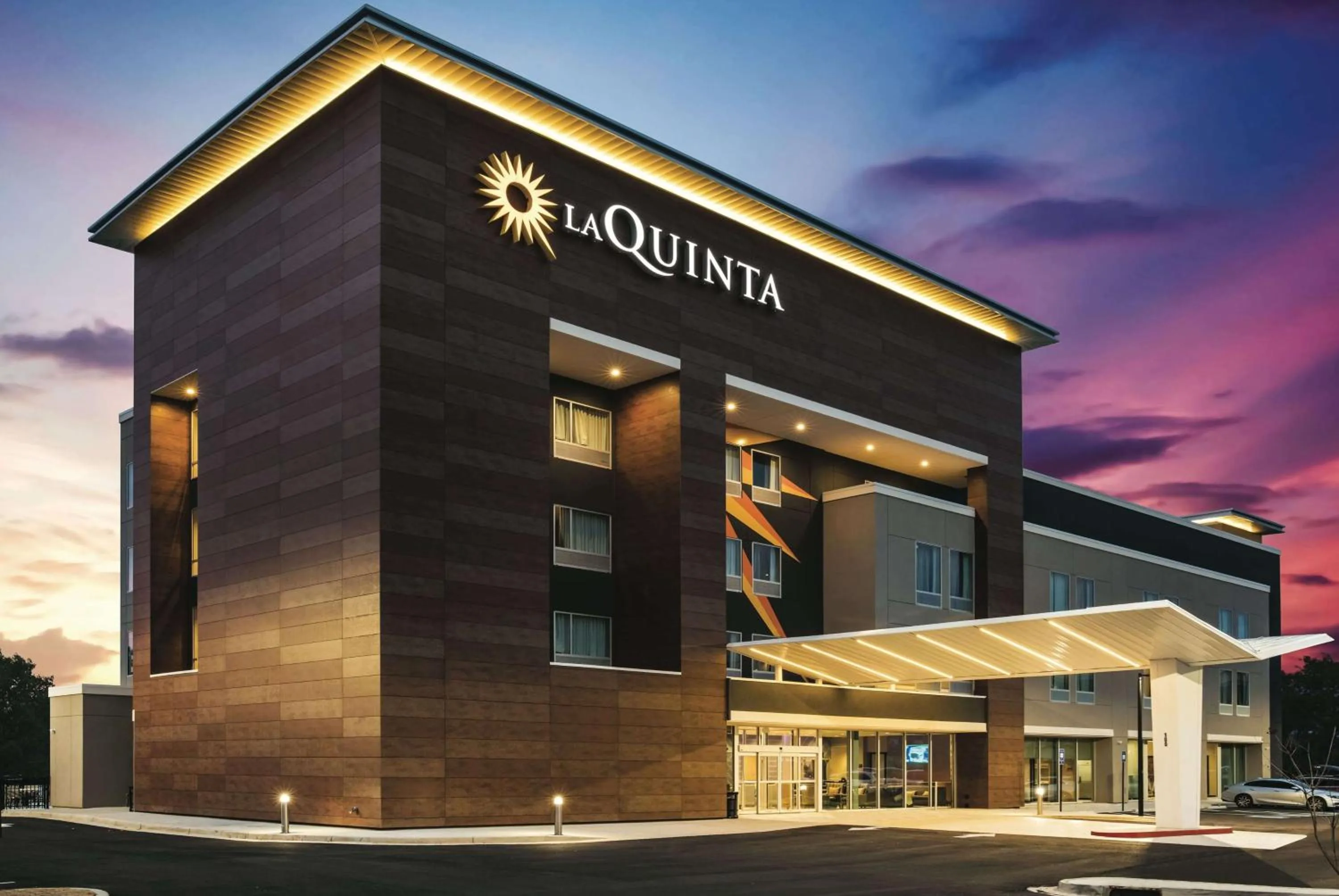 Property building in La Quinta Inn & Suites by Wyndham Atlanta South - McDonough
