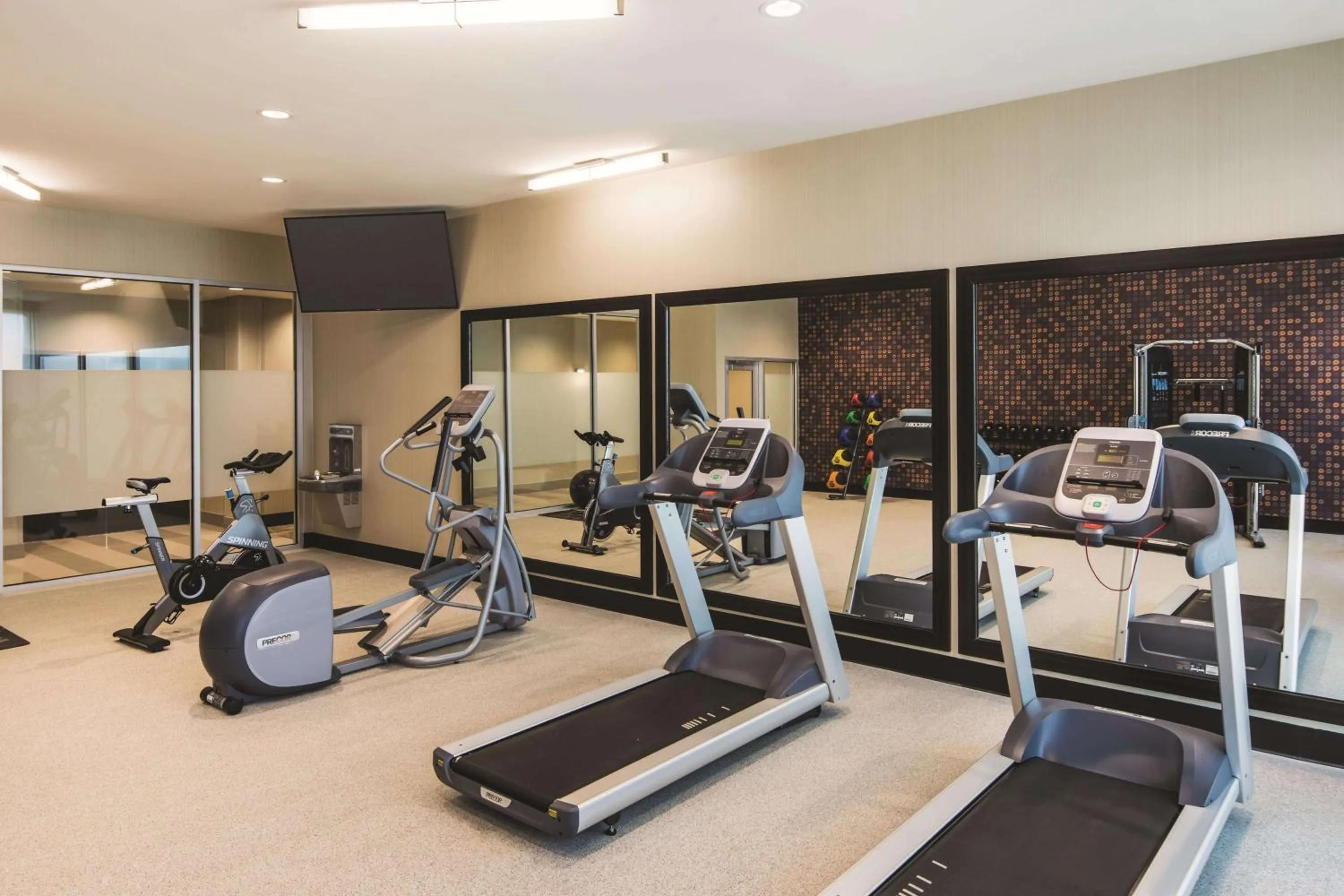 Fitness centre/facilities in La Quinta Inn & Suites by Wyndham Atlanta South - McDonough