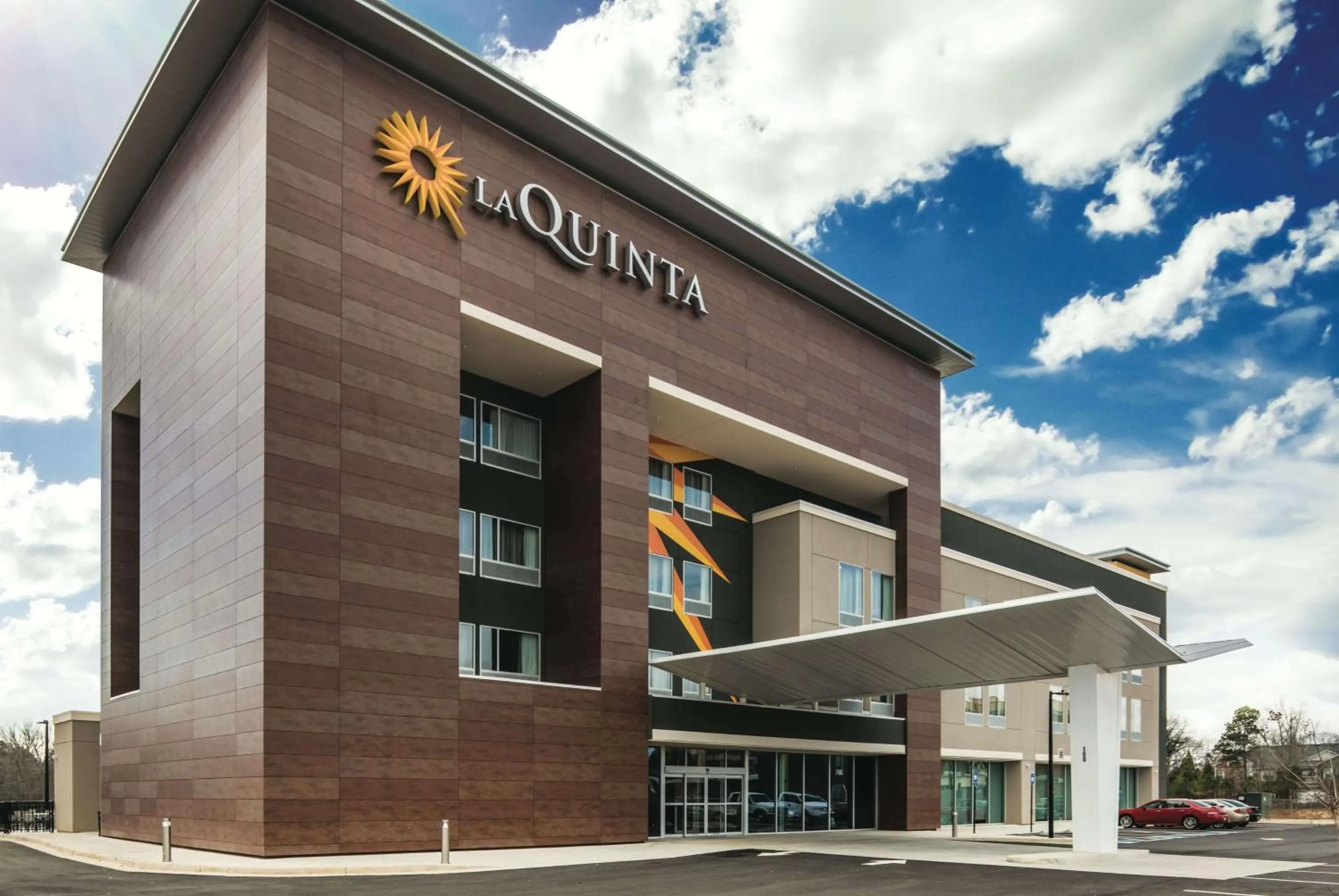 Property building in La Quinta Inn & Suites by Wyndham Atlanta South - McDonough