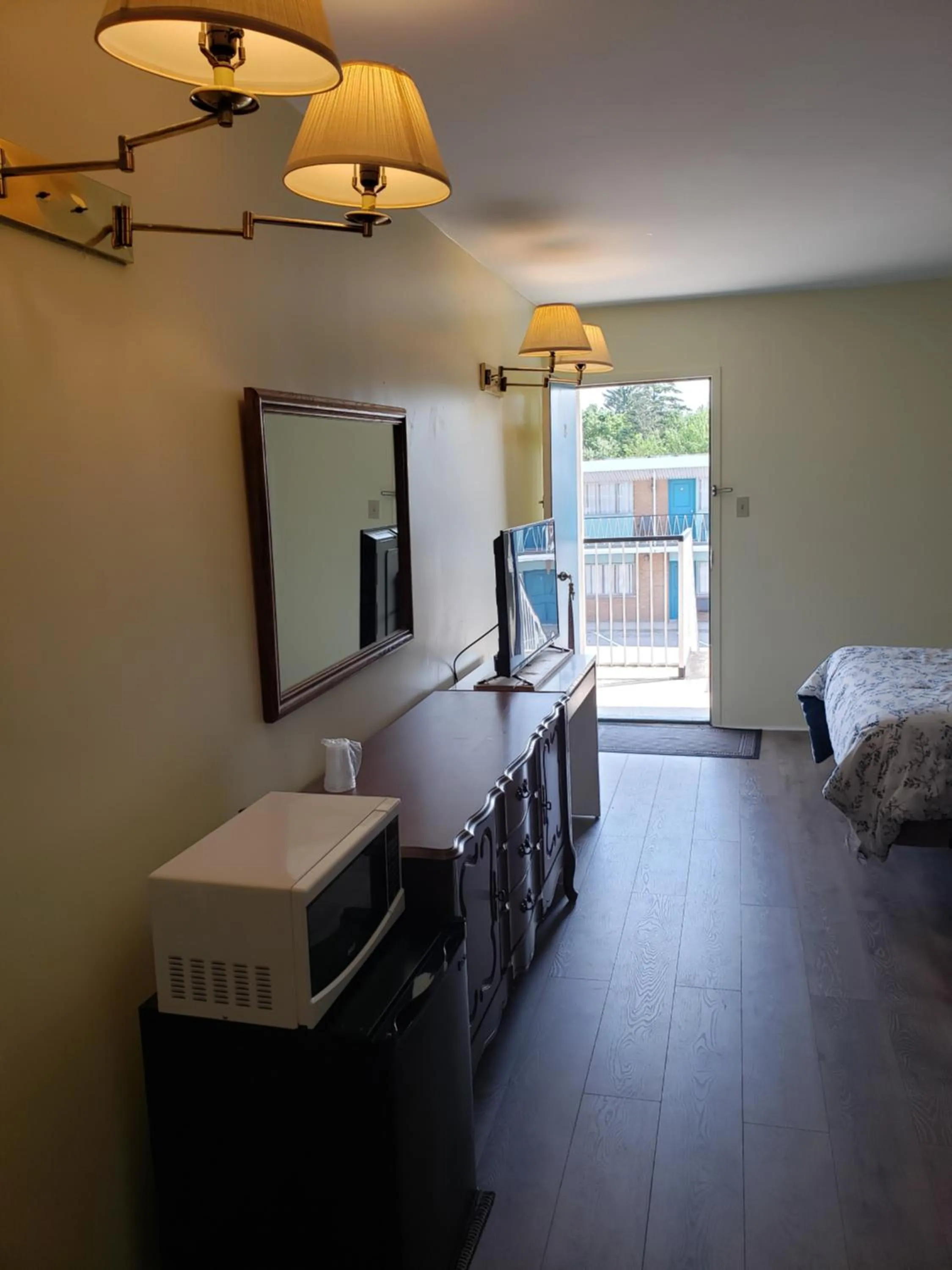 Bed in Olympia Motel