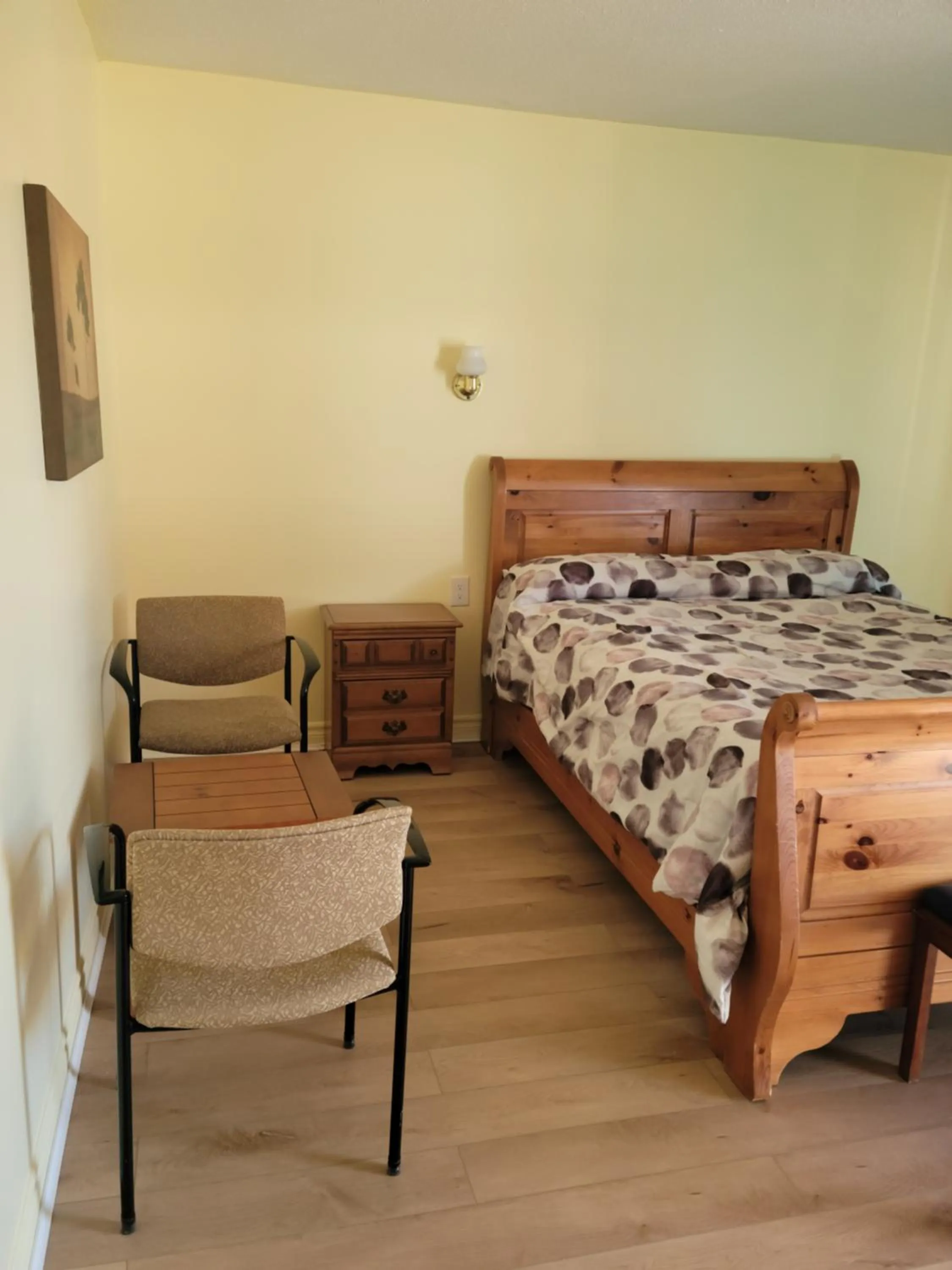 Bed in Olympia Motel