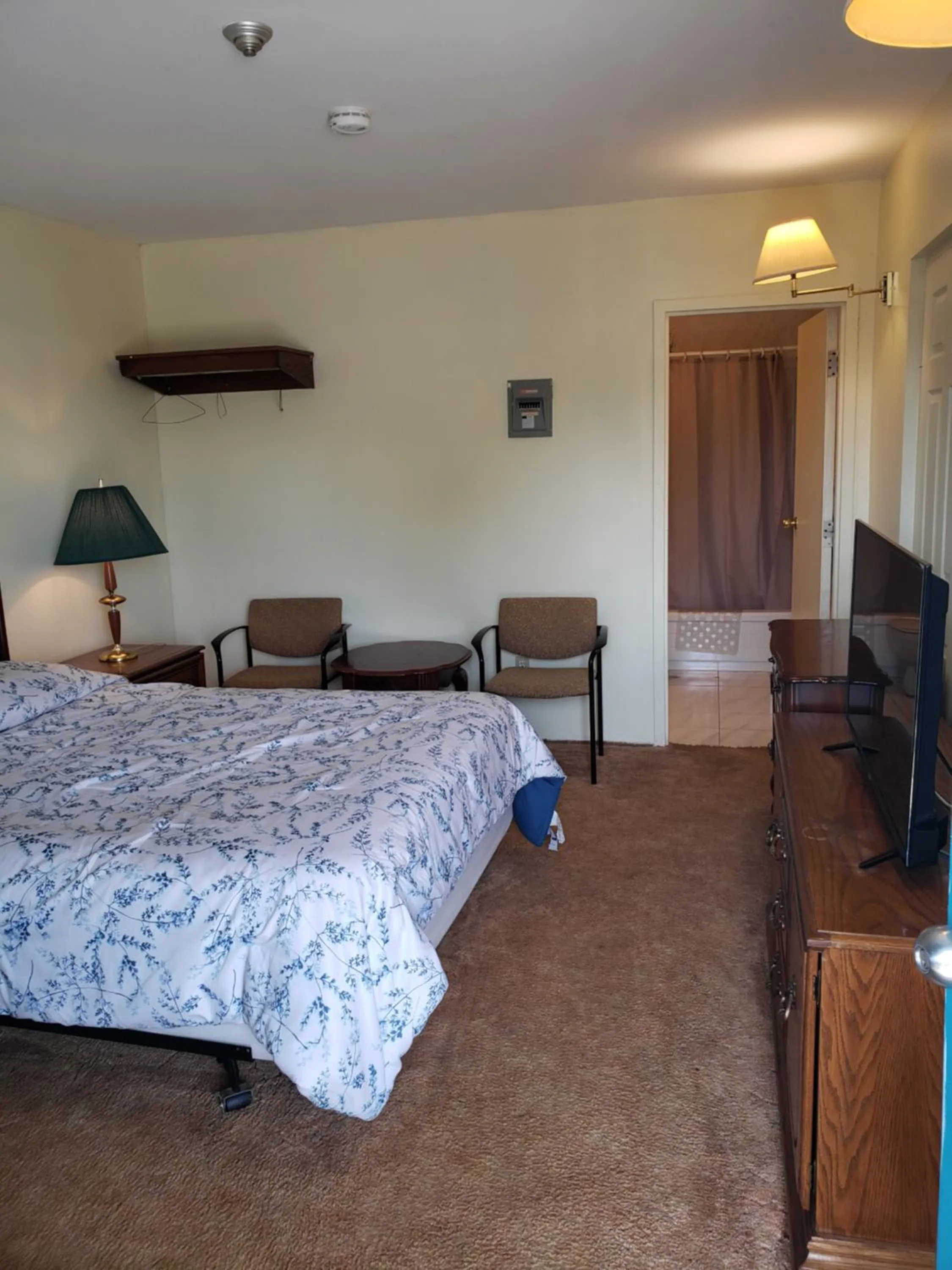 Bed in Olympia Motel