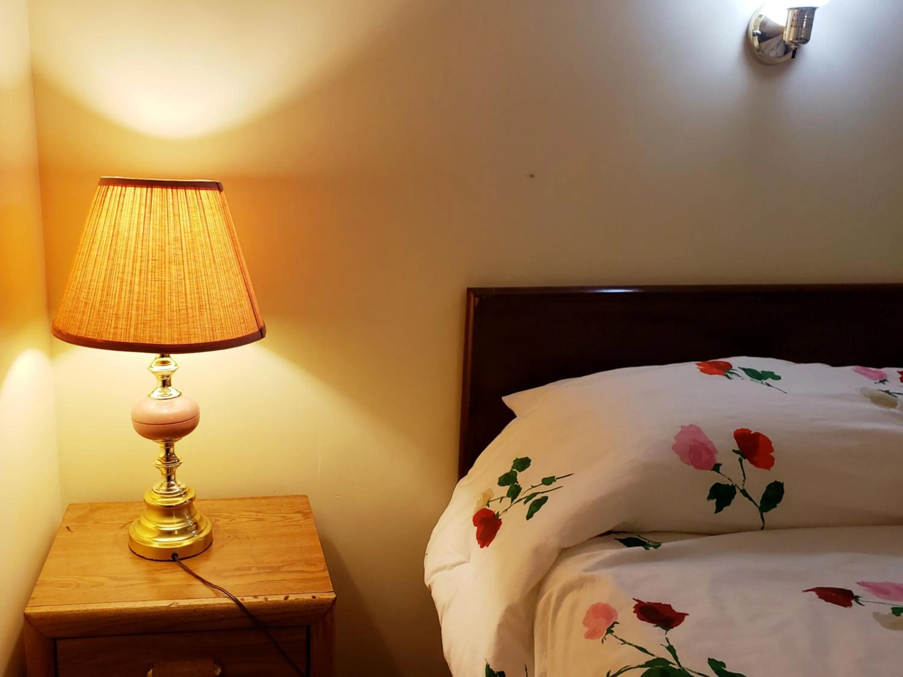 Bed in Olympia Motel