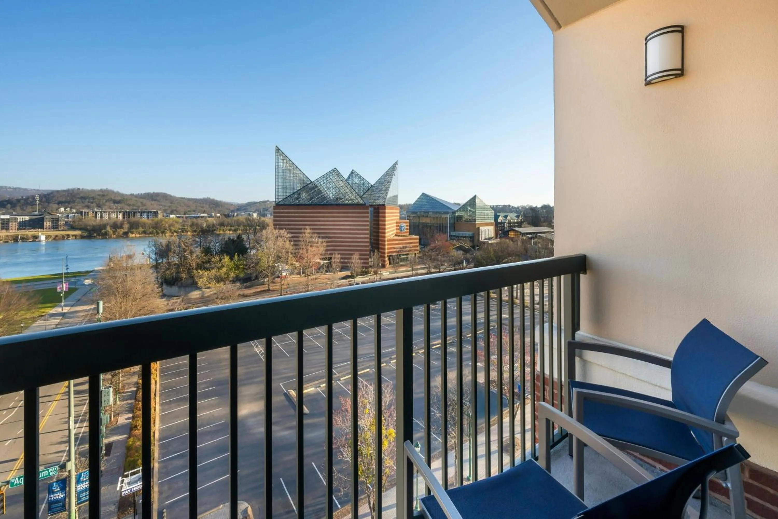 Photo of the whole room in Courtyard by Marriott Chattanooga Downtown