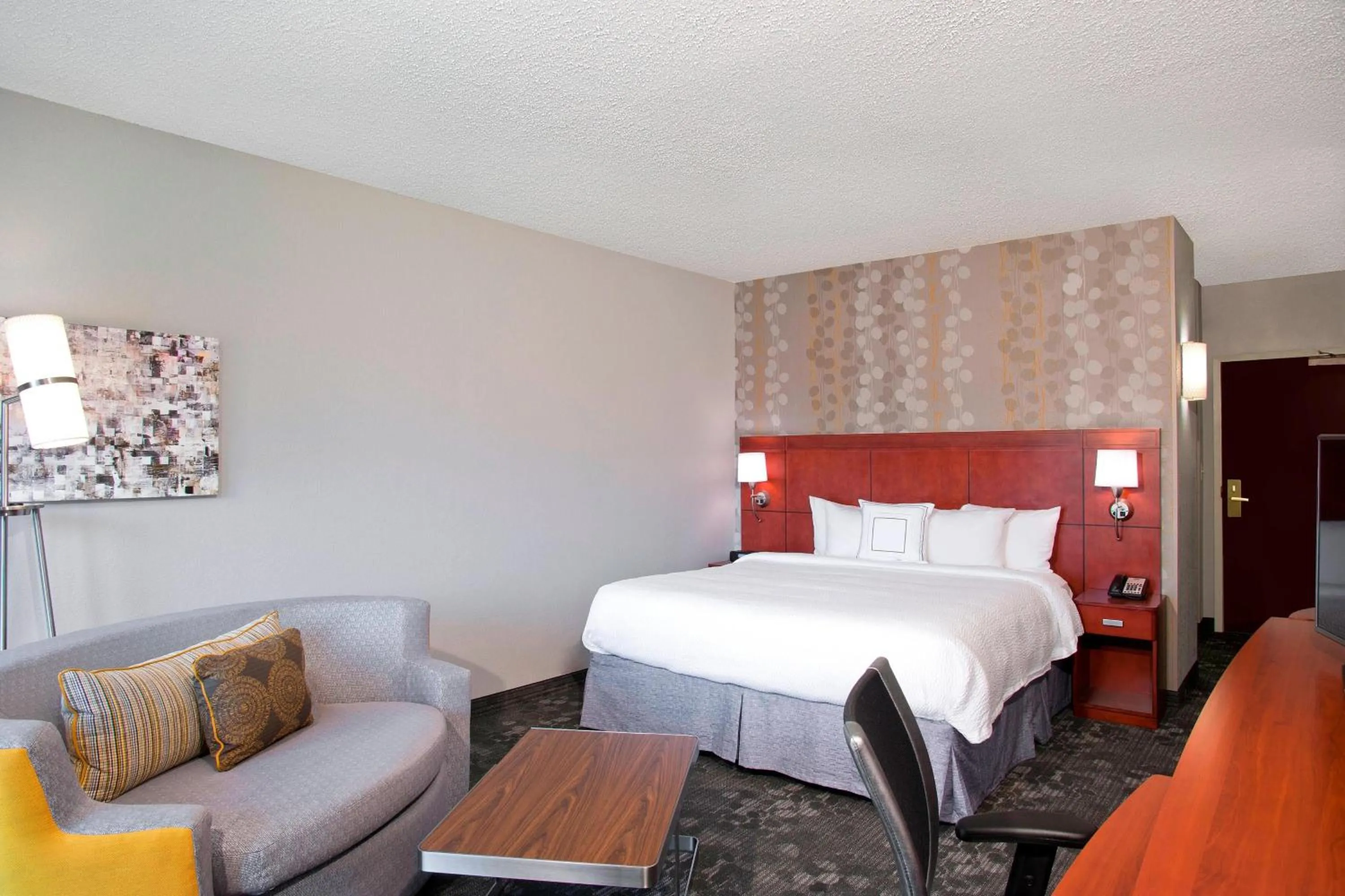 Photo of the whole room, Bed in Courtyard by Marriott Charlotte Ballantyne