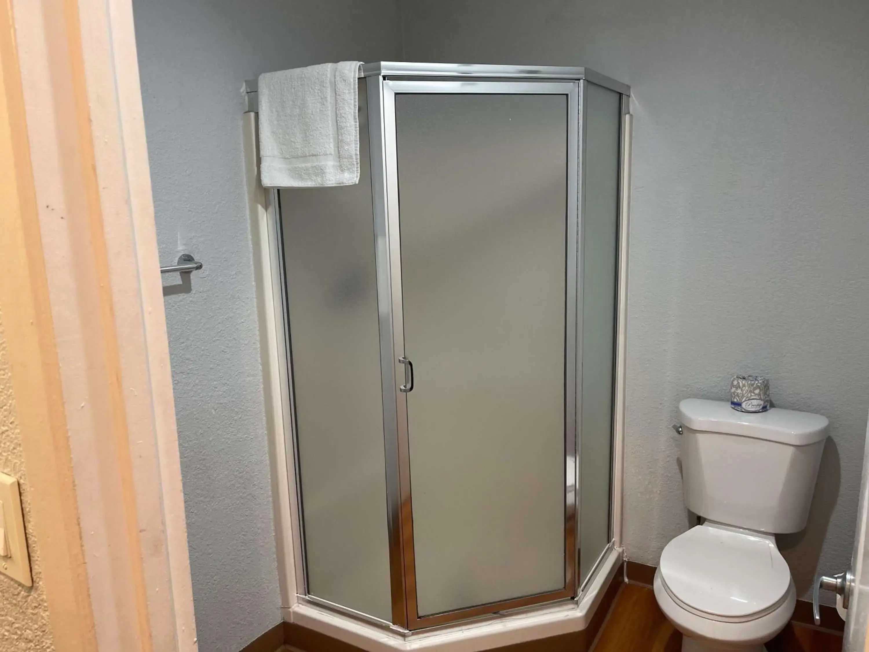 Bedroom in Motel 6 Sacramento, Ca - Downtown Bedroom in Motel 6 Sacramento, Ca - Downtown