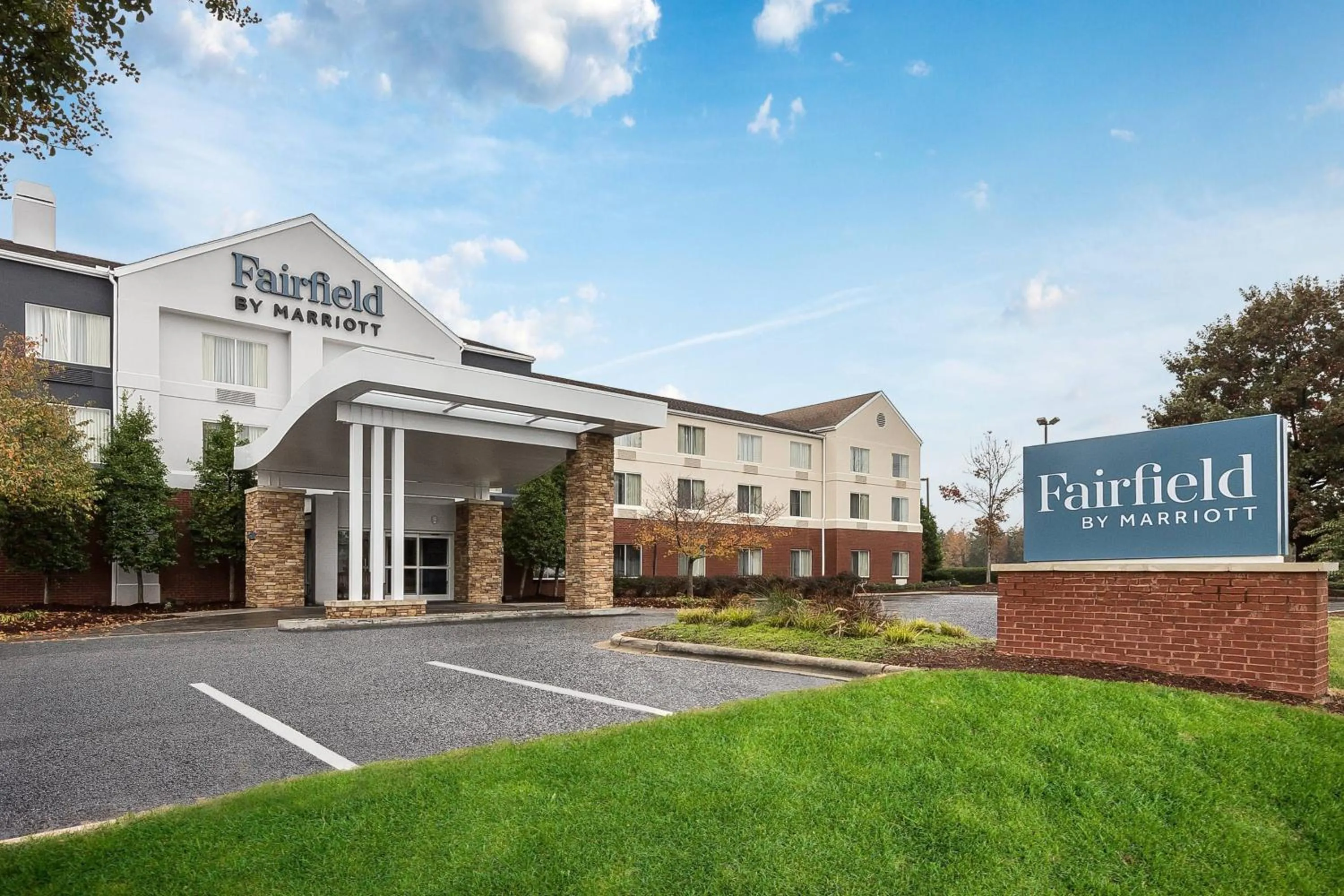 Property building in Fairfield Inn Charlotte Northlake