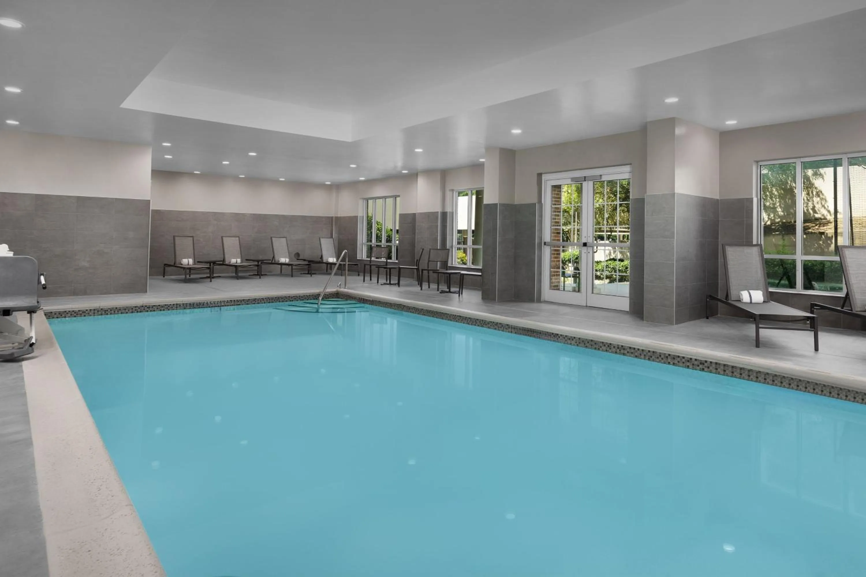 Swimming pool in Residence Inn Charlotte SouthPark