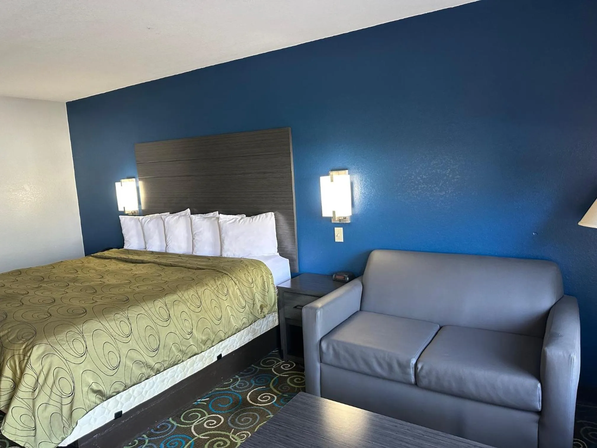 Clairmont Inn & Suites - Warren