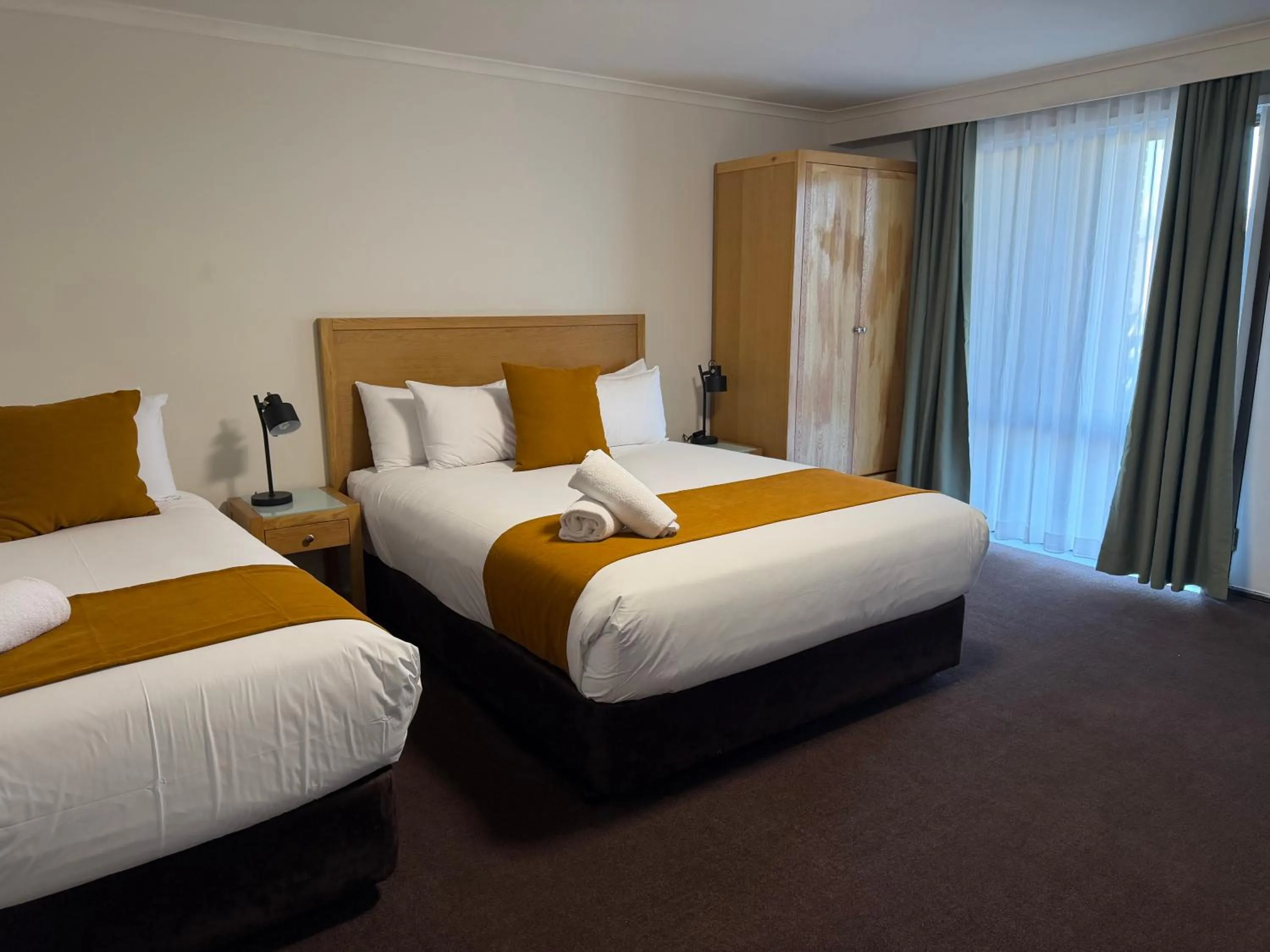 Bedroom, Bed in Mid City Motel Warrnambool