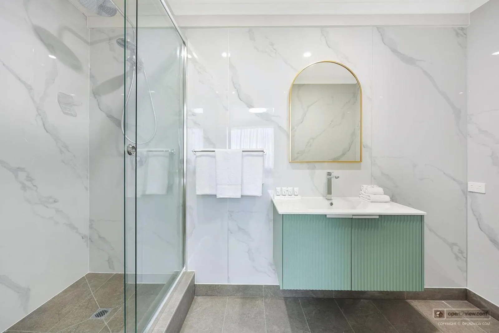 Bathroom in Mid City Motel Warrnambool