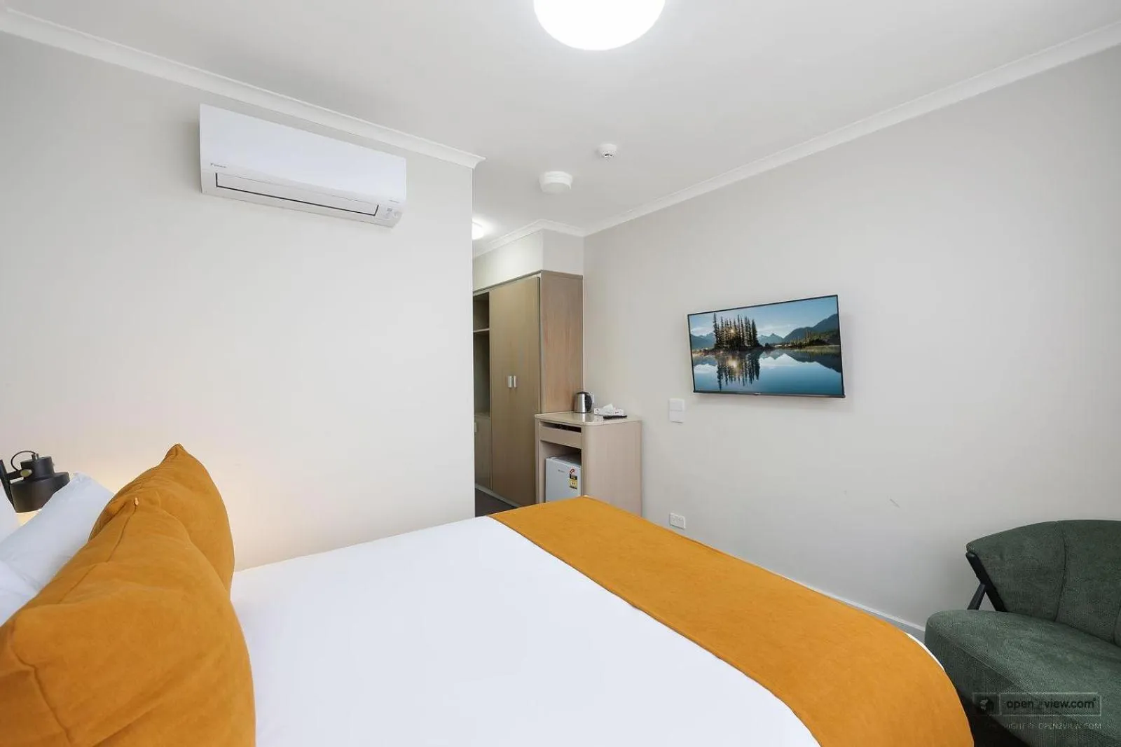 Bedroom, Bed in Mid City Motel Warrnambool