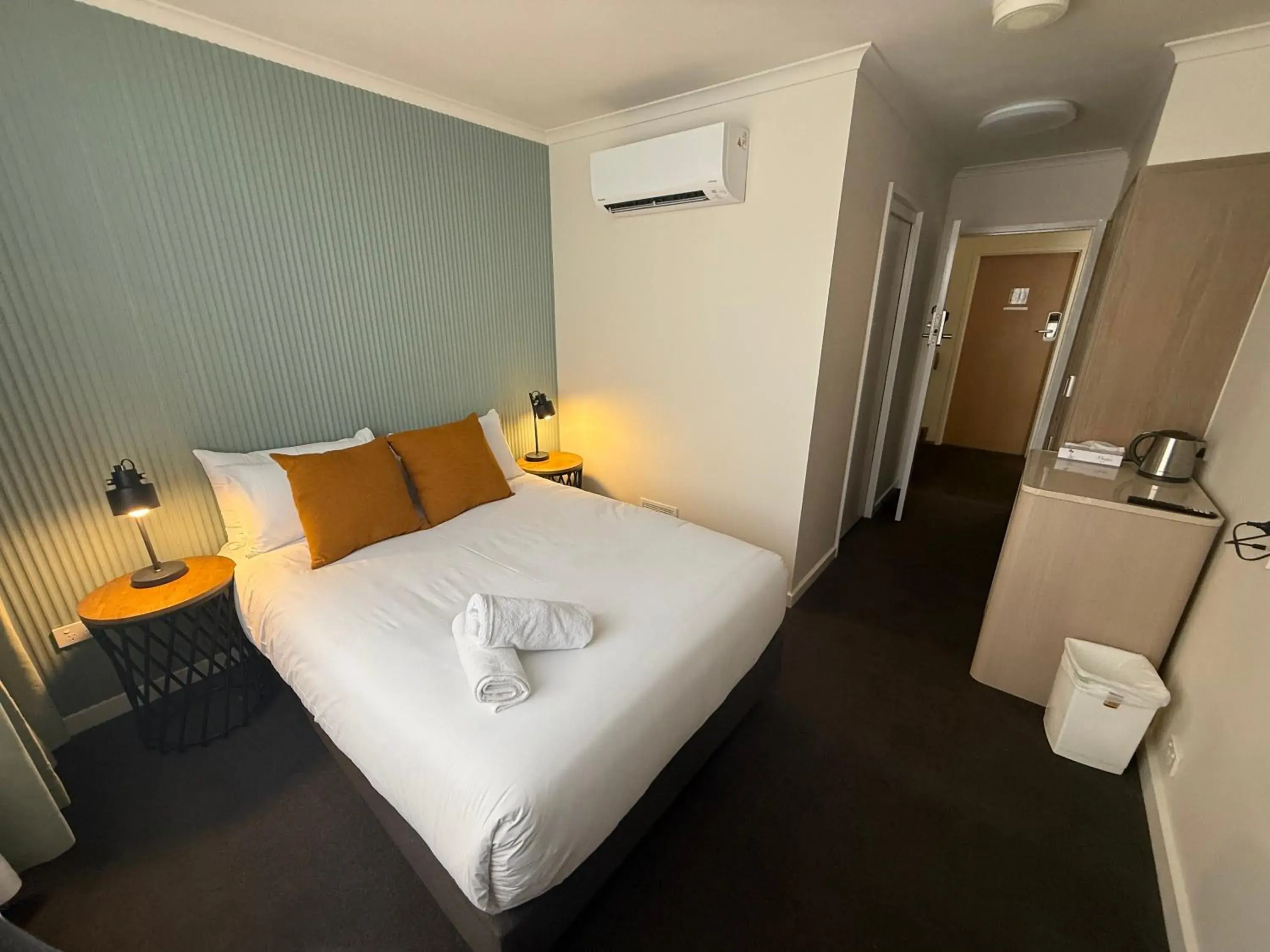 Bedroom, Bed in Mid City Motel Warrnambool Bedroom, Bed in Mid City Motel Warrnambool