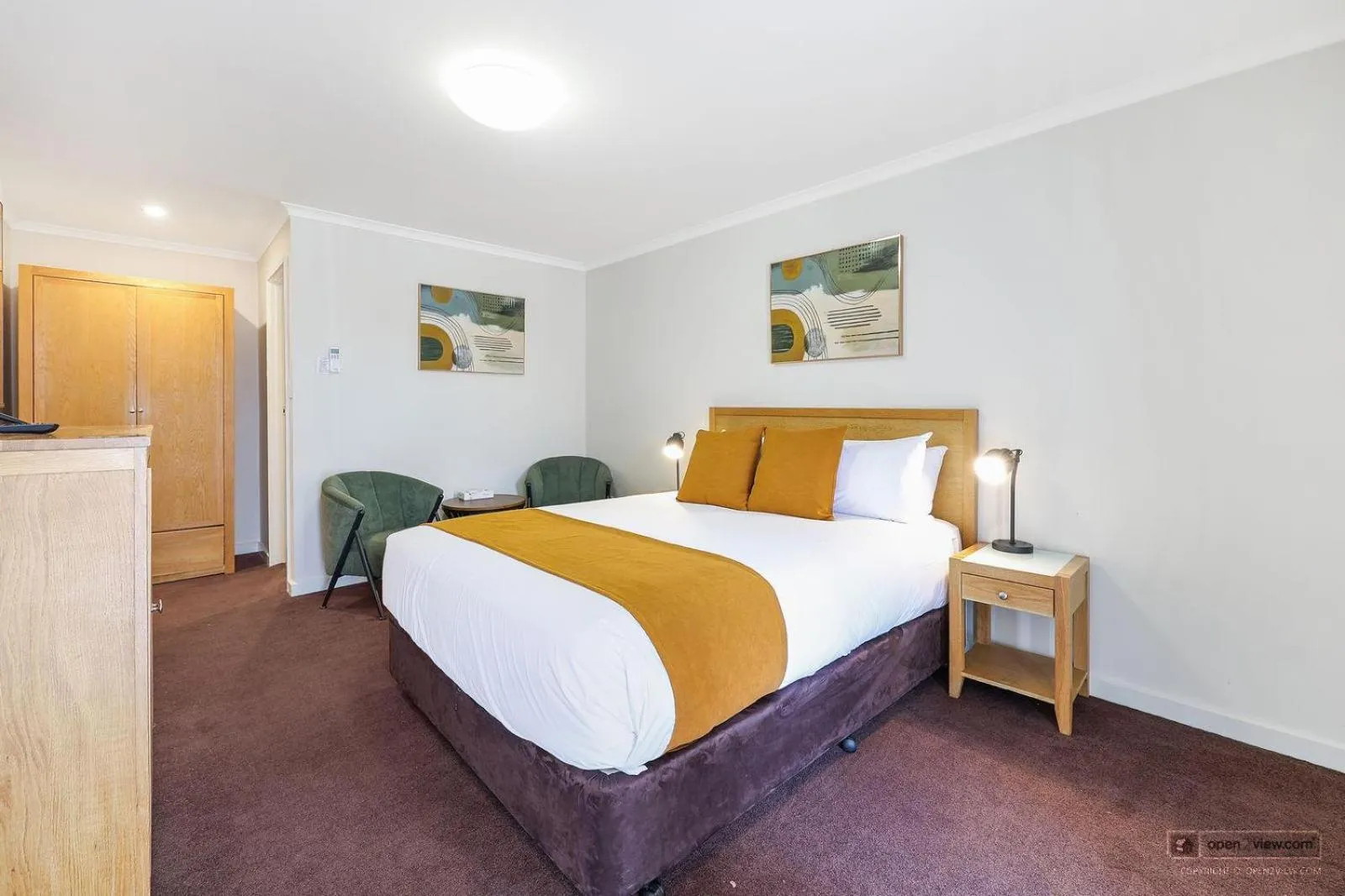 Bed in Mid City Motel Warrnambool