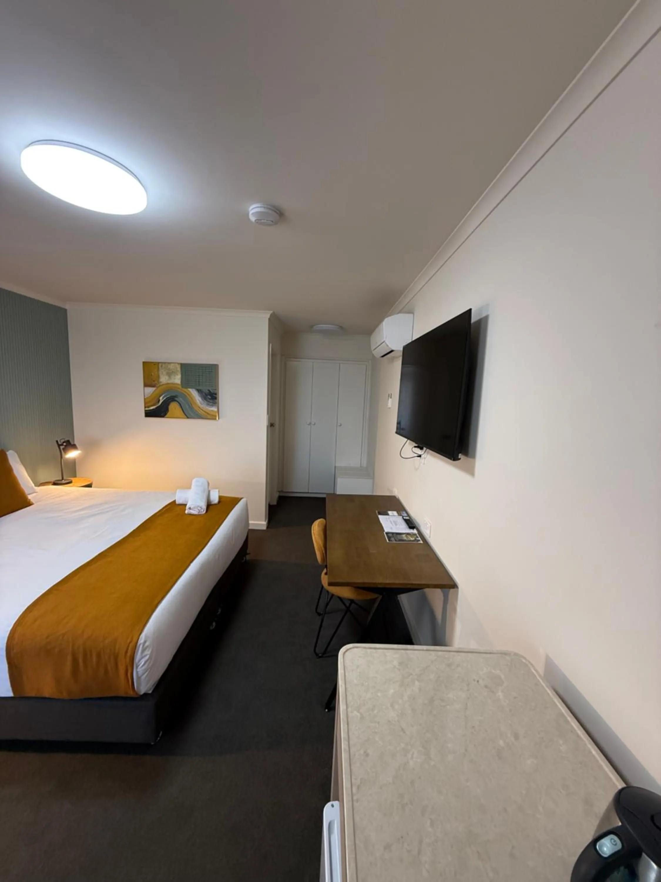 Bedroom, Bed in Mid City Motel Warrnambool