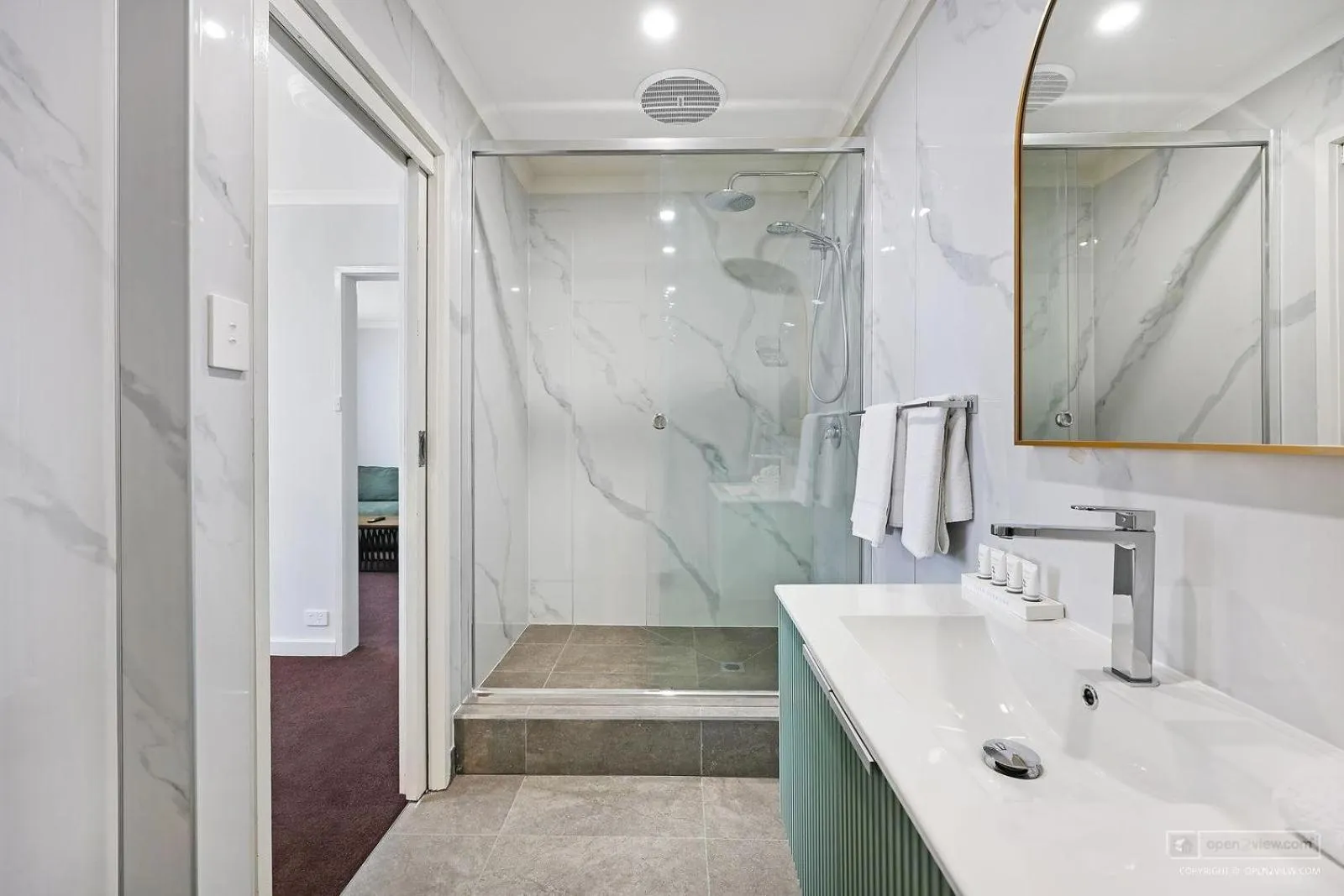 Bathroom in Mid City Motel Warrnambool