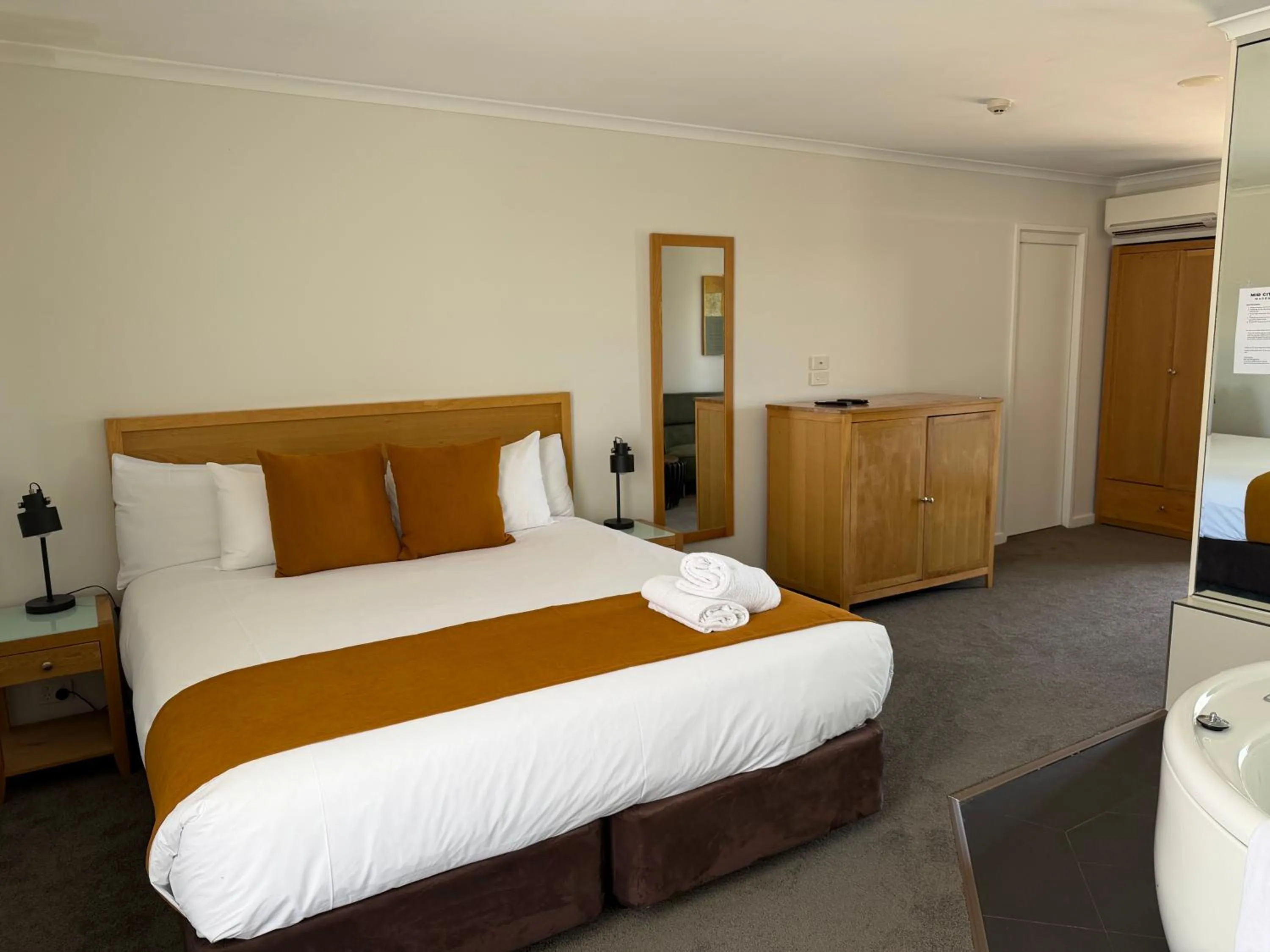 Bed in Mid City Motel Warrnambool