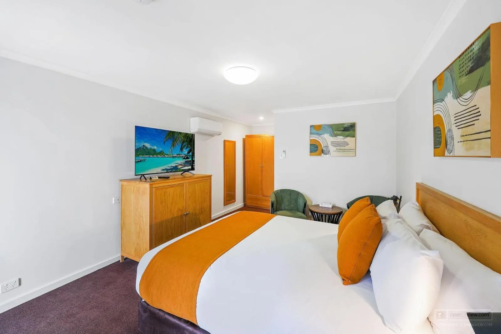 Bed in Mid City Motel Warrnambool