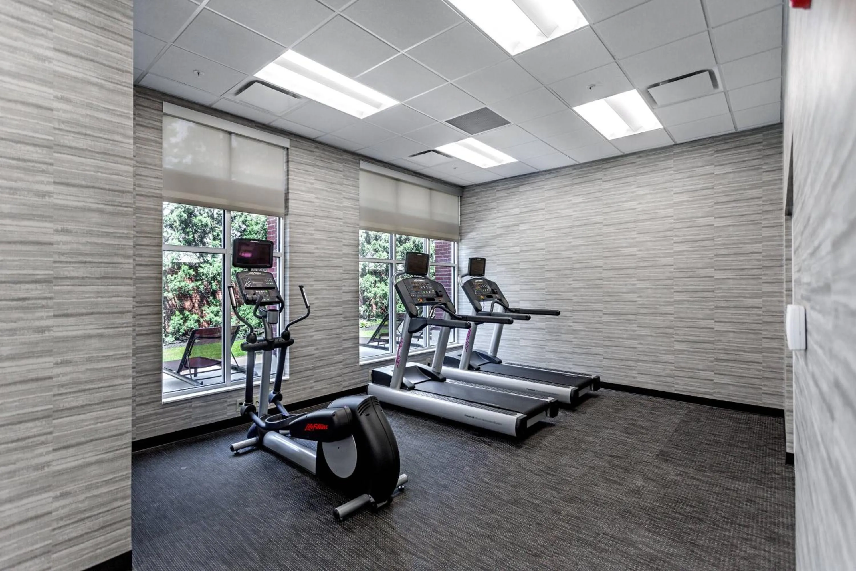Fitness centre/facilities in Courtyard Columbus Easton