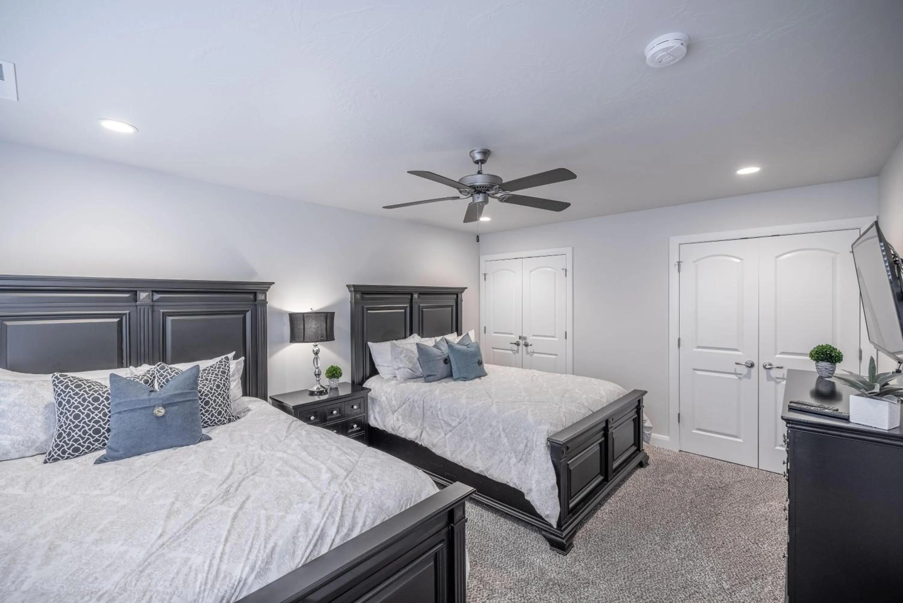 Bed in Poolside Perfection