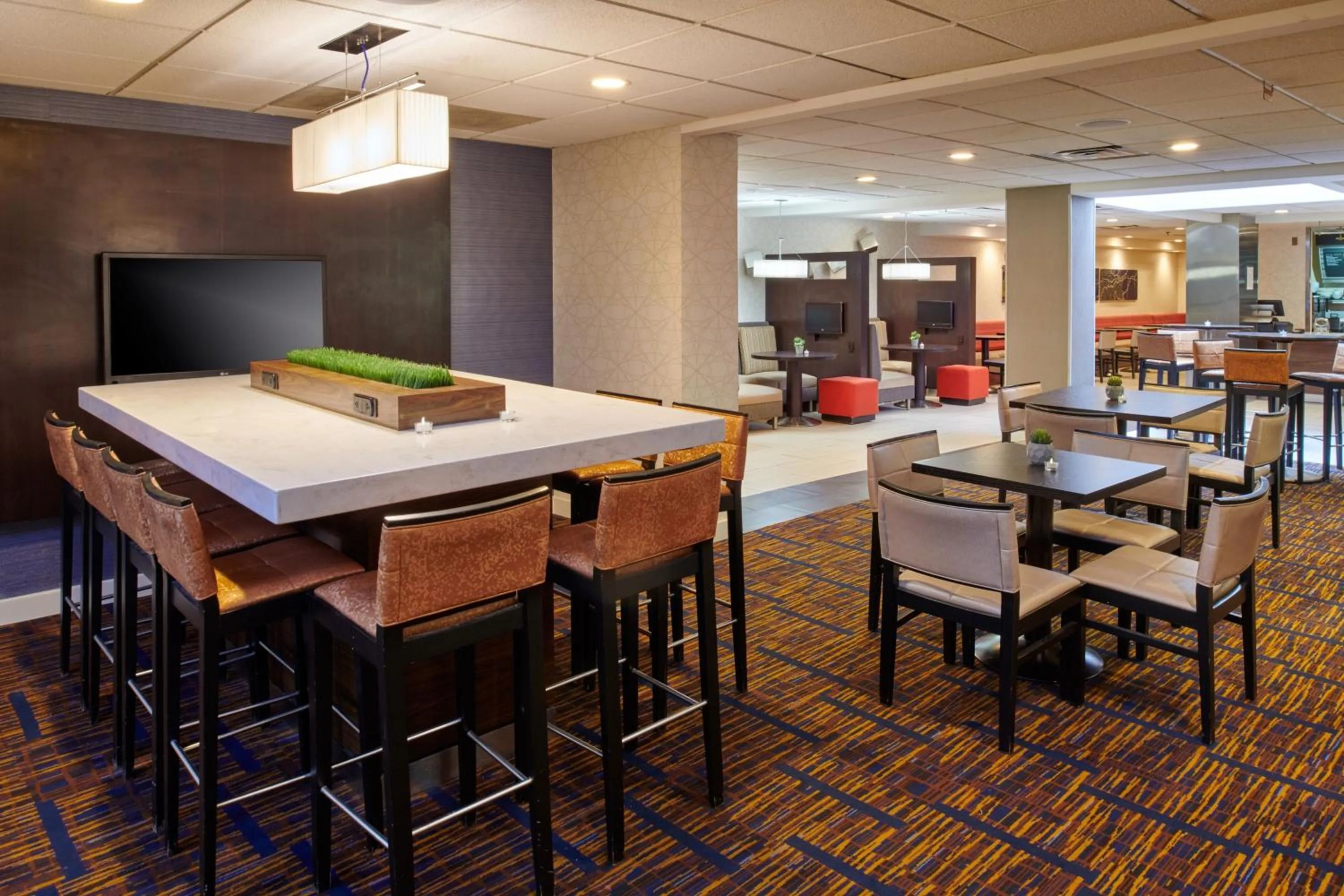 Restaurant/places to eat in Courtyard Columbus Downtown