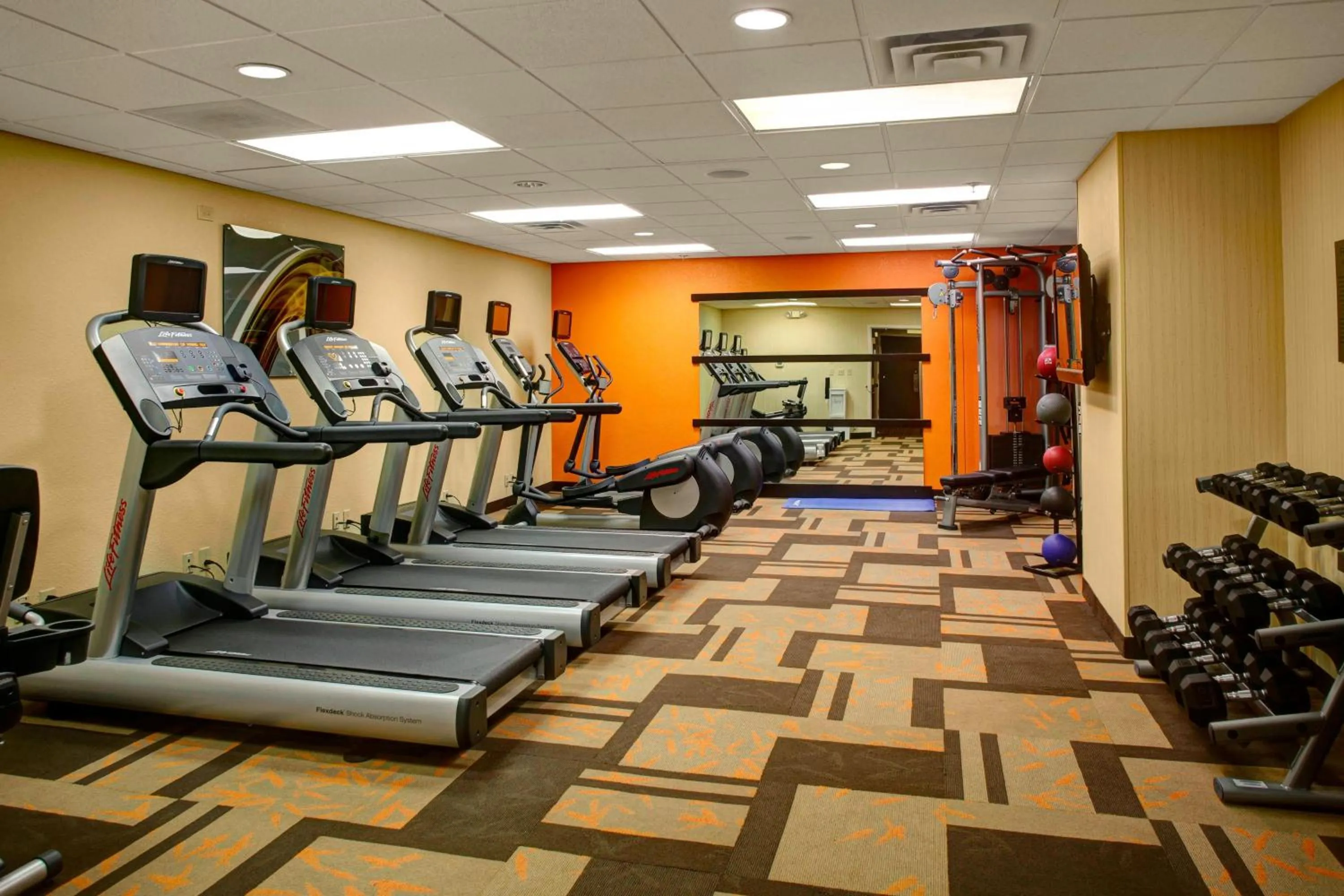 Fitness centre/facilities in Courtyard Columbus Downtown