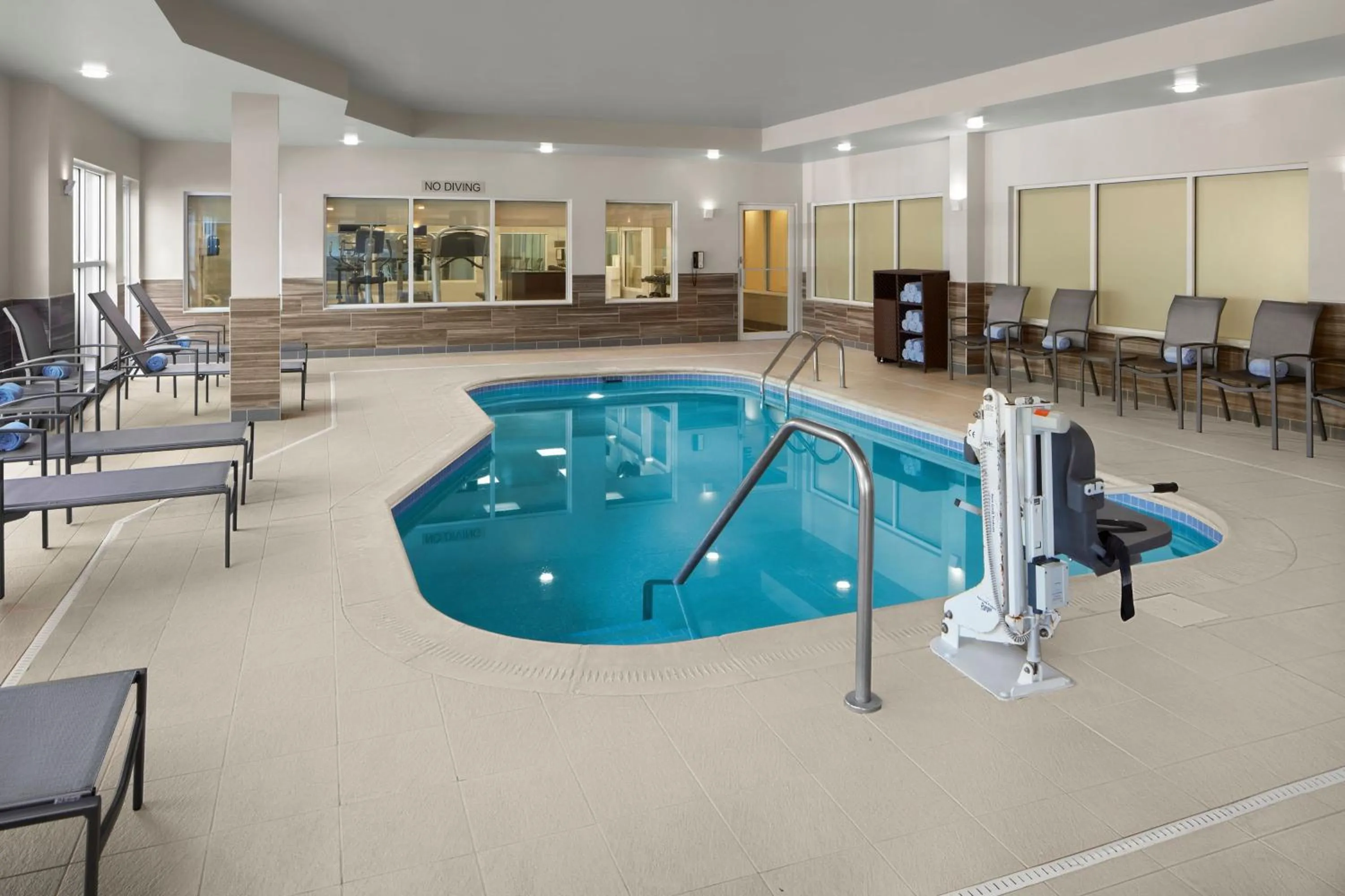 Swimming pool in Fairfield Inn & Suites Columbus OSU