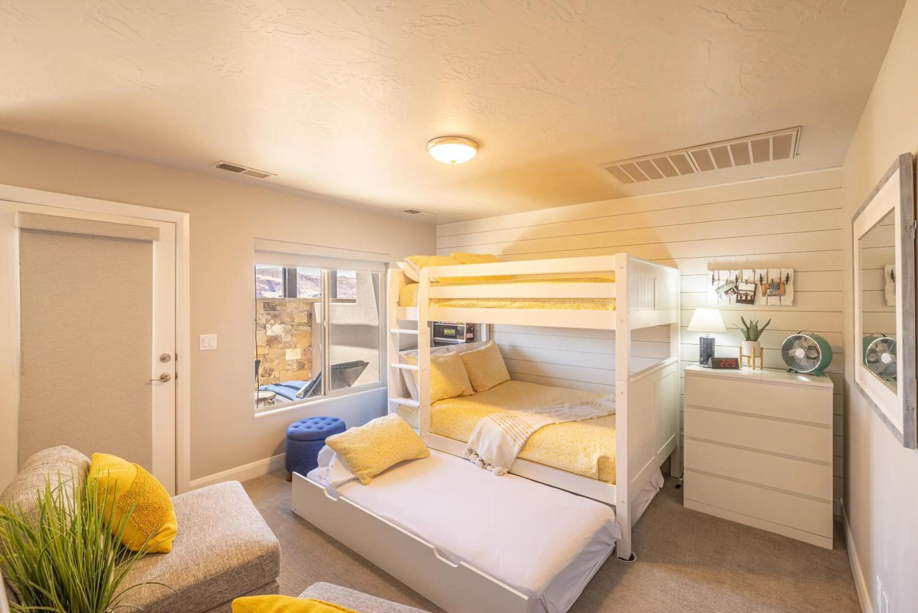 Bed in Sunrise On The 9th