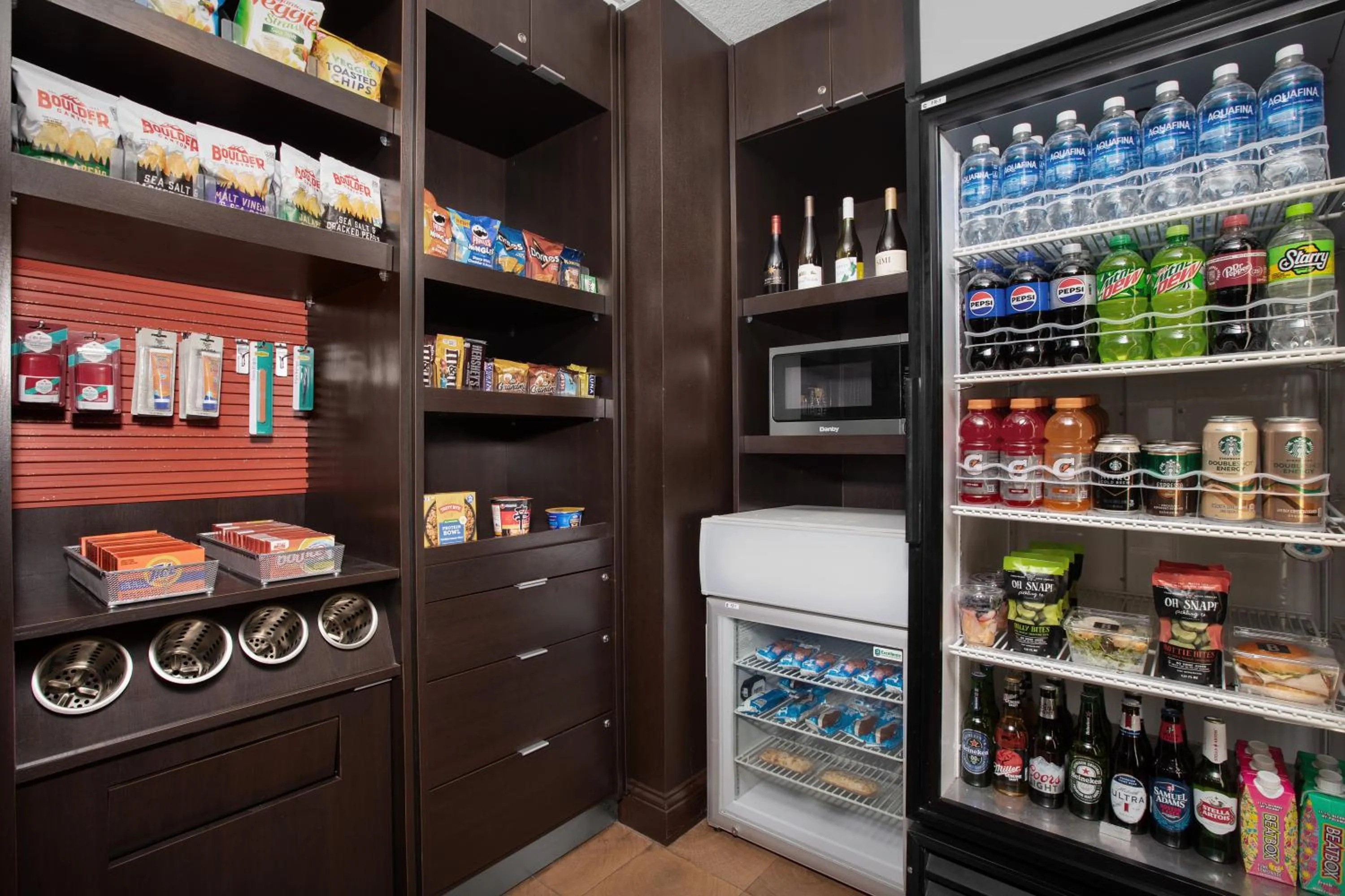 Food and drinks in Courtyard by Marriott Colorado Springs South