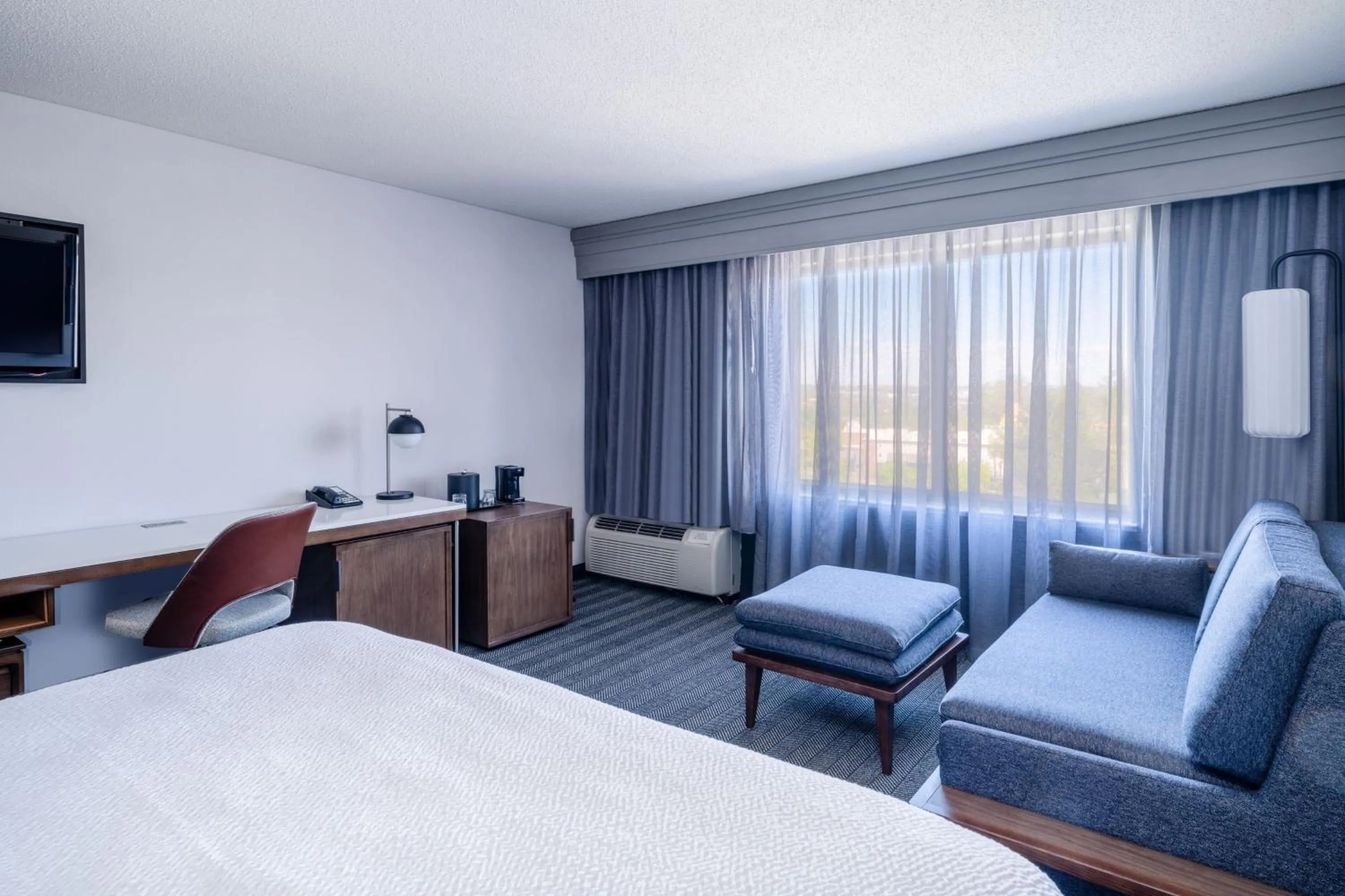 Photo of the whole room, Bed in Courtyard by Marriott Colorado Springs South