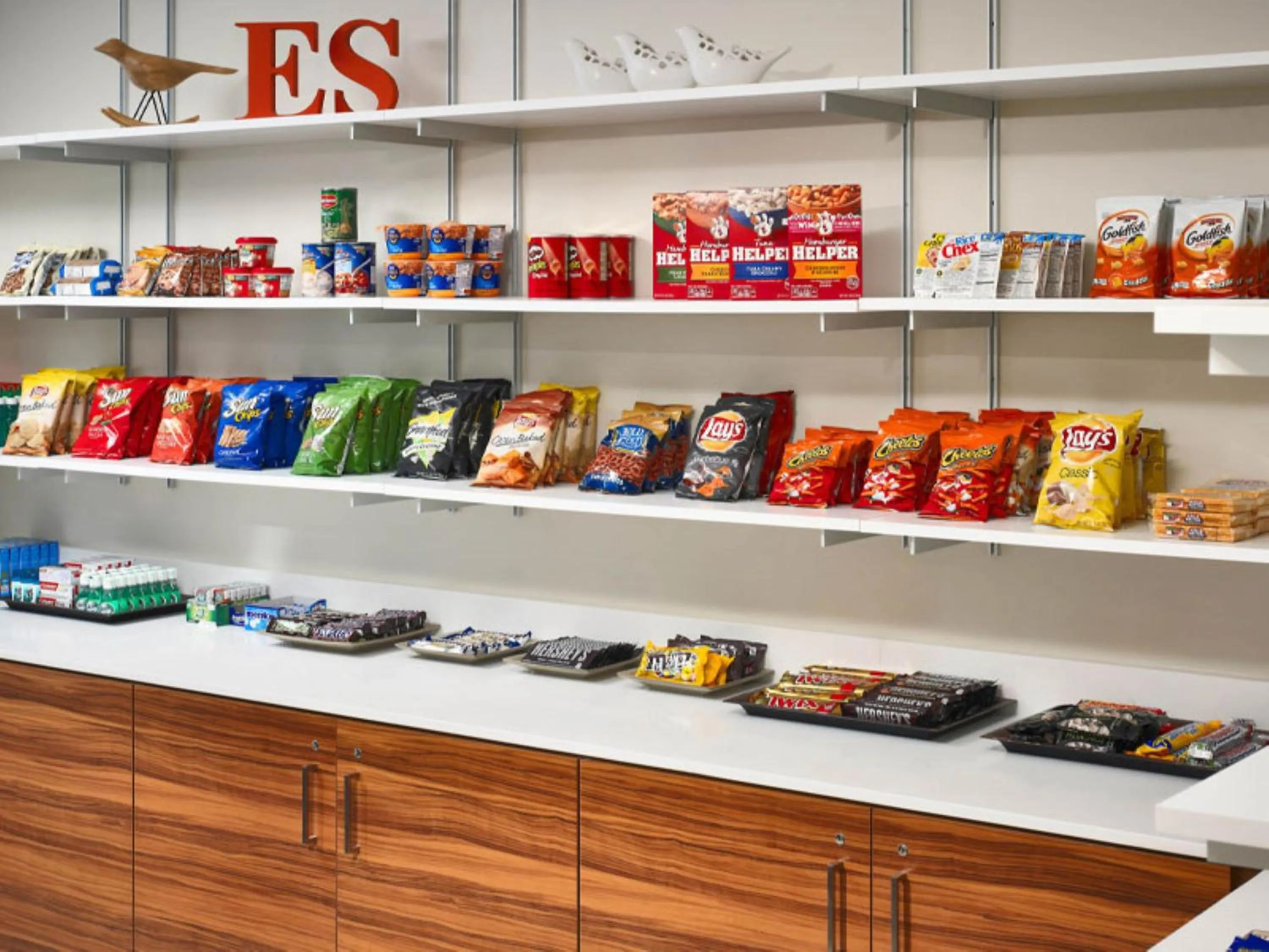 Shopping Area in Sonesta ES Suites Colorado Springs