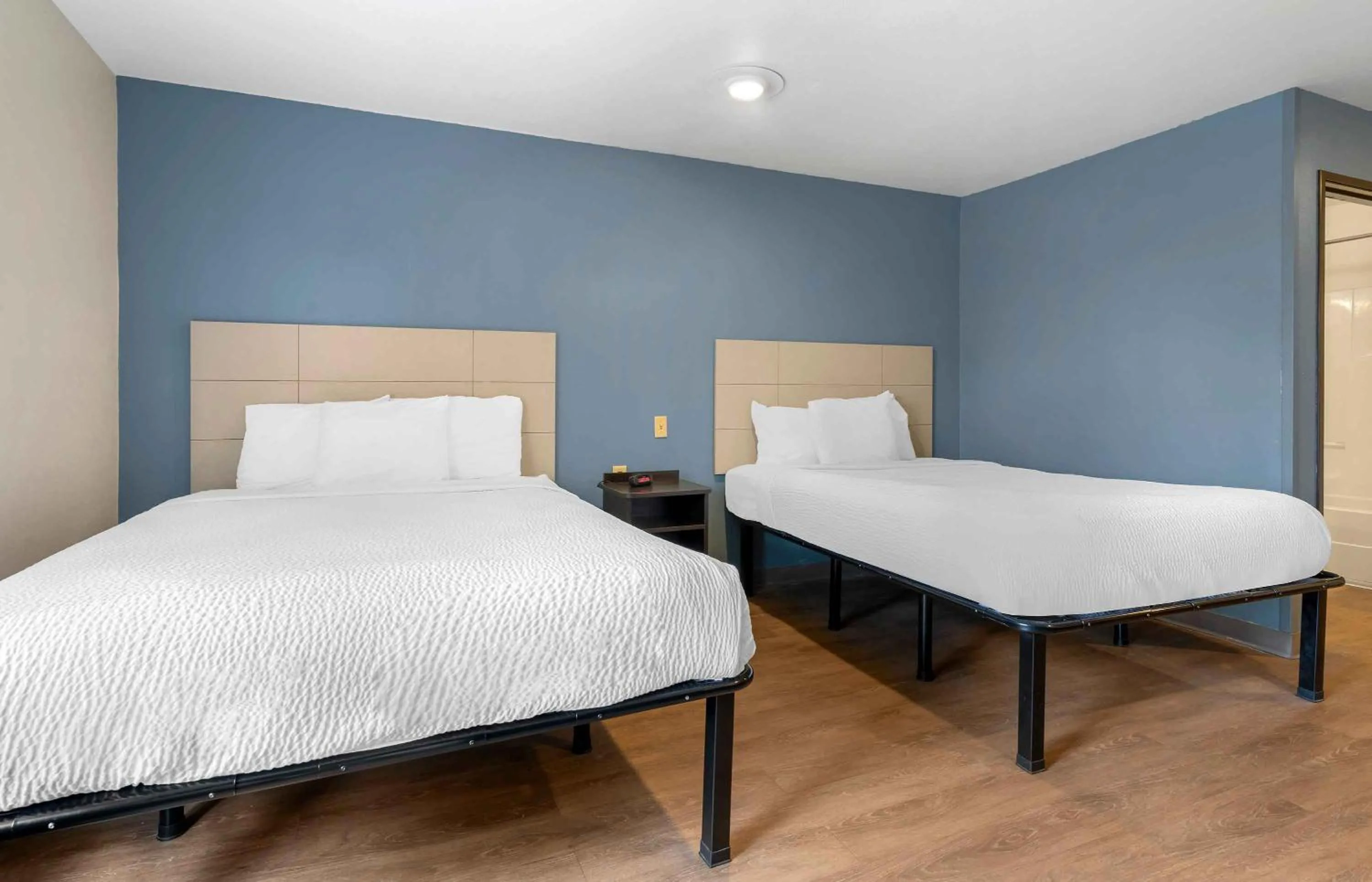 Bed in Extended Stay America Select Suites - Orlando - South