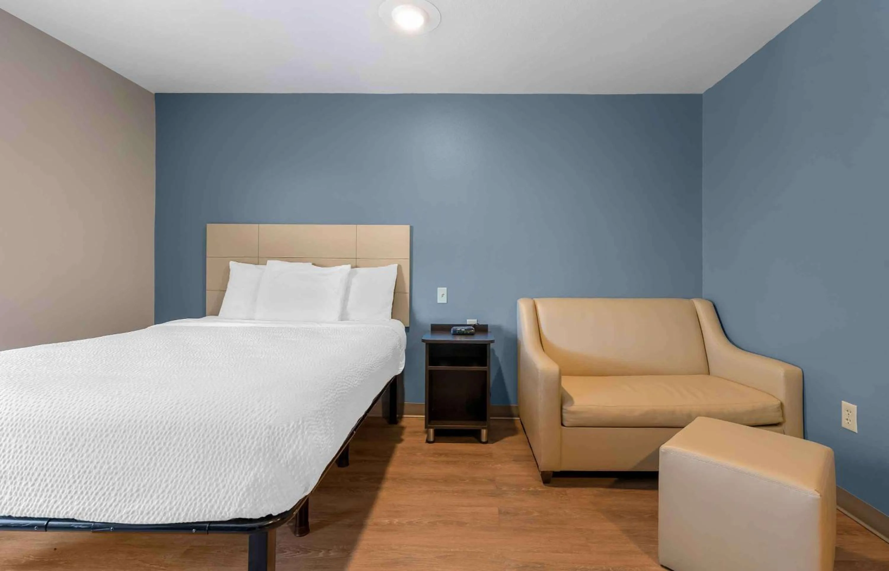 Bedroom, Bed in Extended Stay America Select Suites - Orlando - South