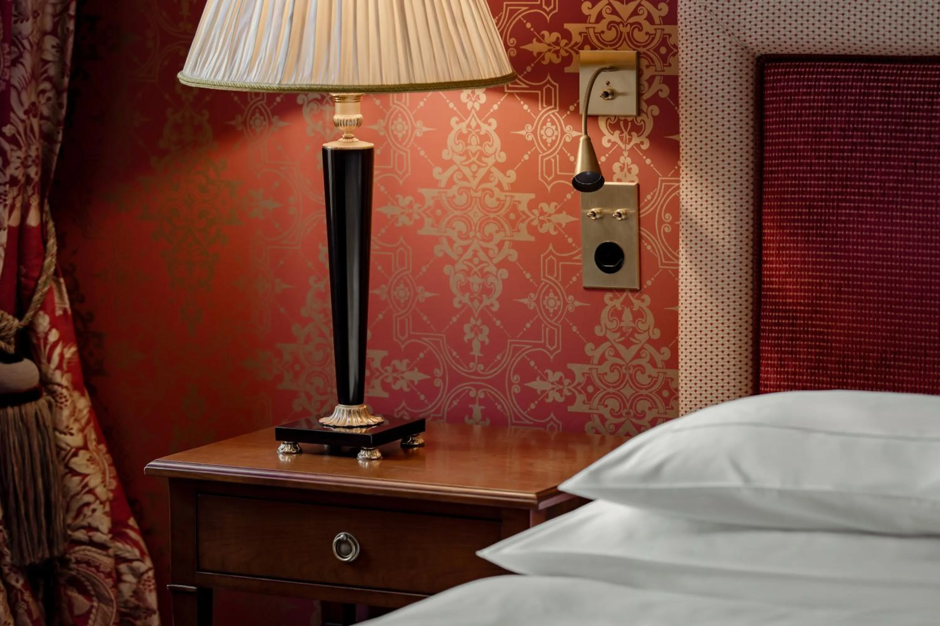 Photo of the whole room, Bed in Grand Hotel LES TROIS ROIS