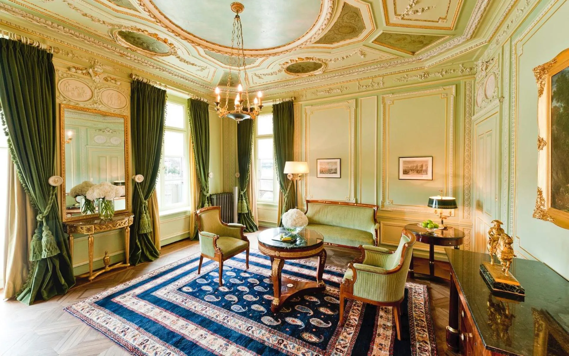 Living room in Grand Hotel LES TROIS ROIS