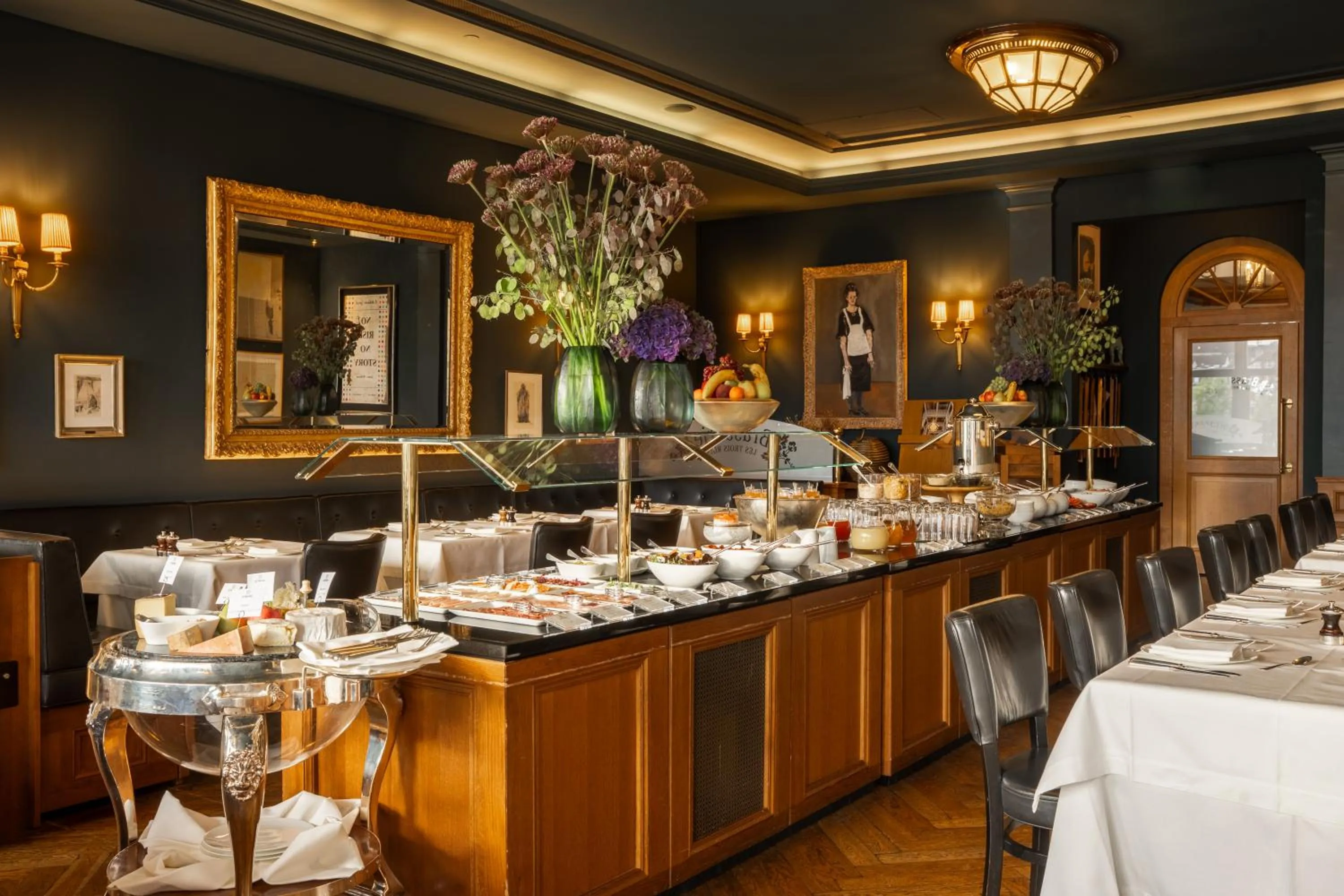 Breakfast in Grand Hotel LES TROIS ROIS