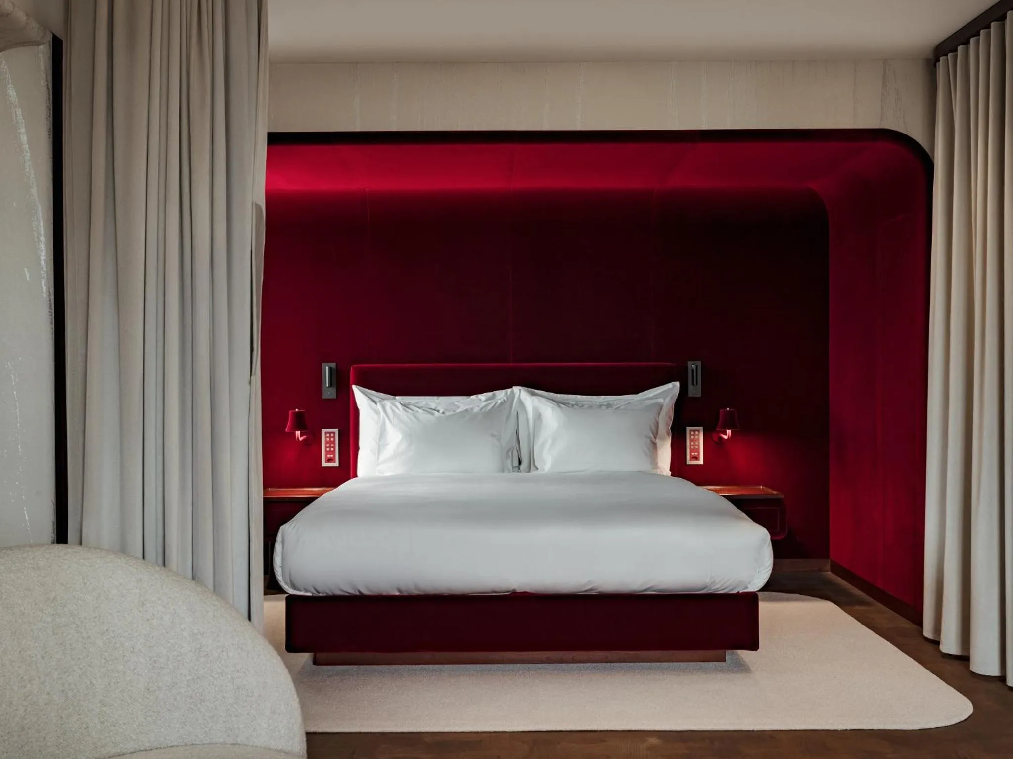 Bed in Grand Hotel LES TROIS ROIS