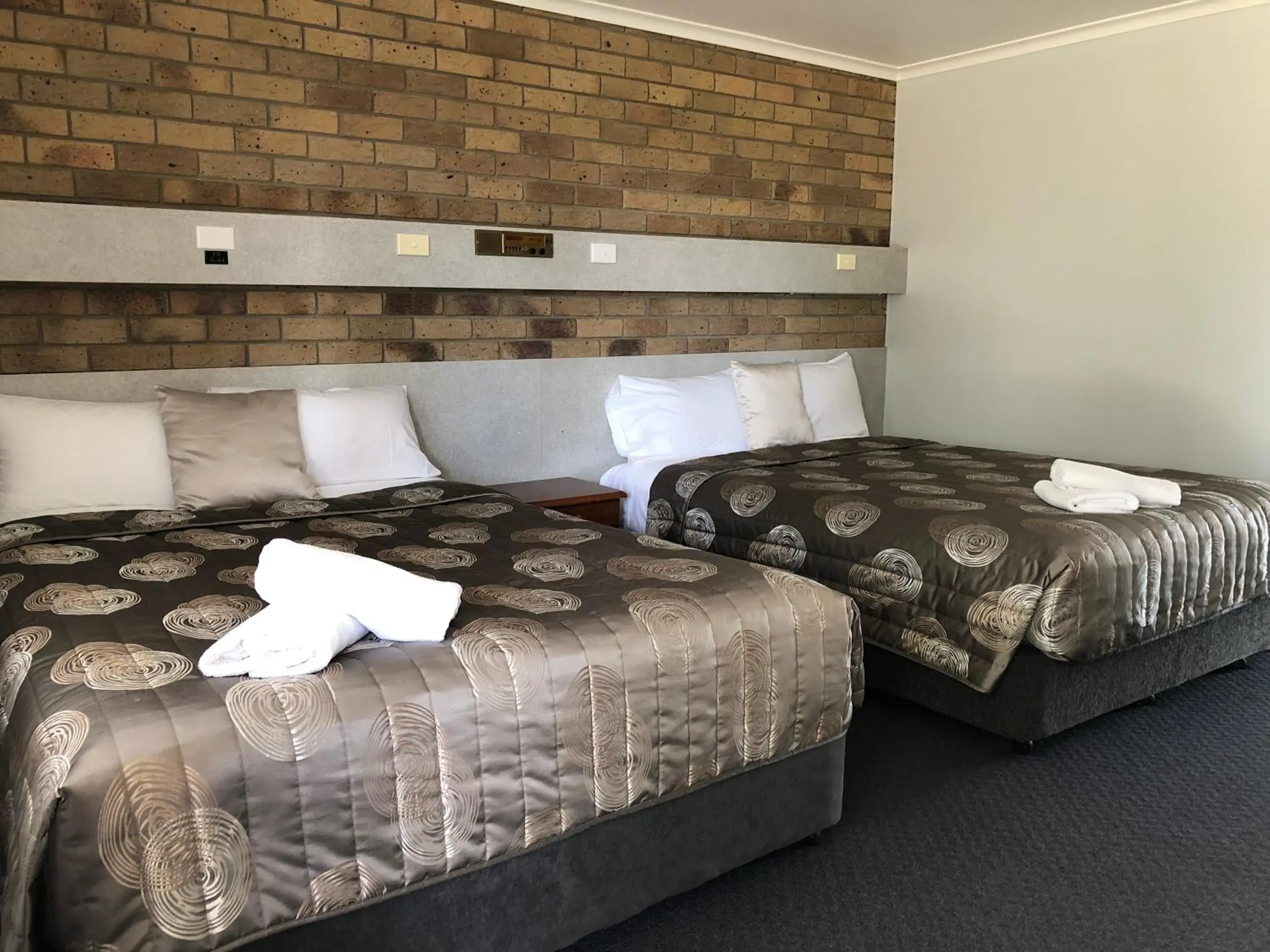 Standard Queen Room with Two Queen Beds - No Pets in True Blue Motor Inn Standard Queen Room with Two Queen Beds - No Pets in True Blue Motor Inn