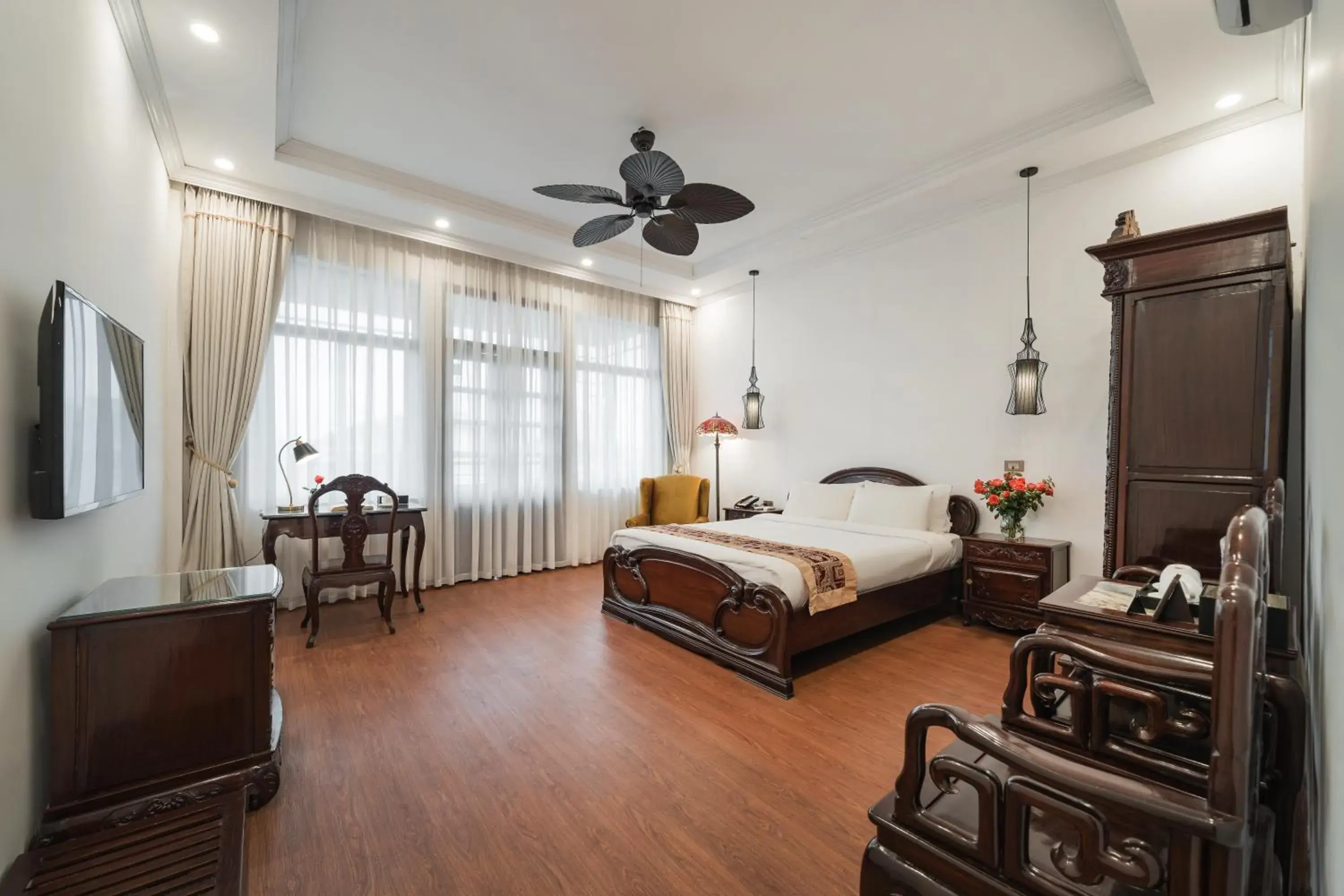 Deluxe City View Double or Twin Room in Hanoi Little Town Hotel Deluxe City View Double or Twin Room in Hanoi Little Town Hotel