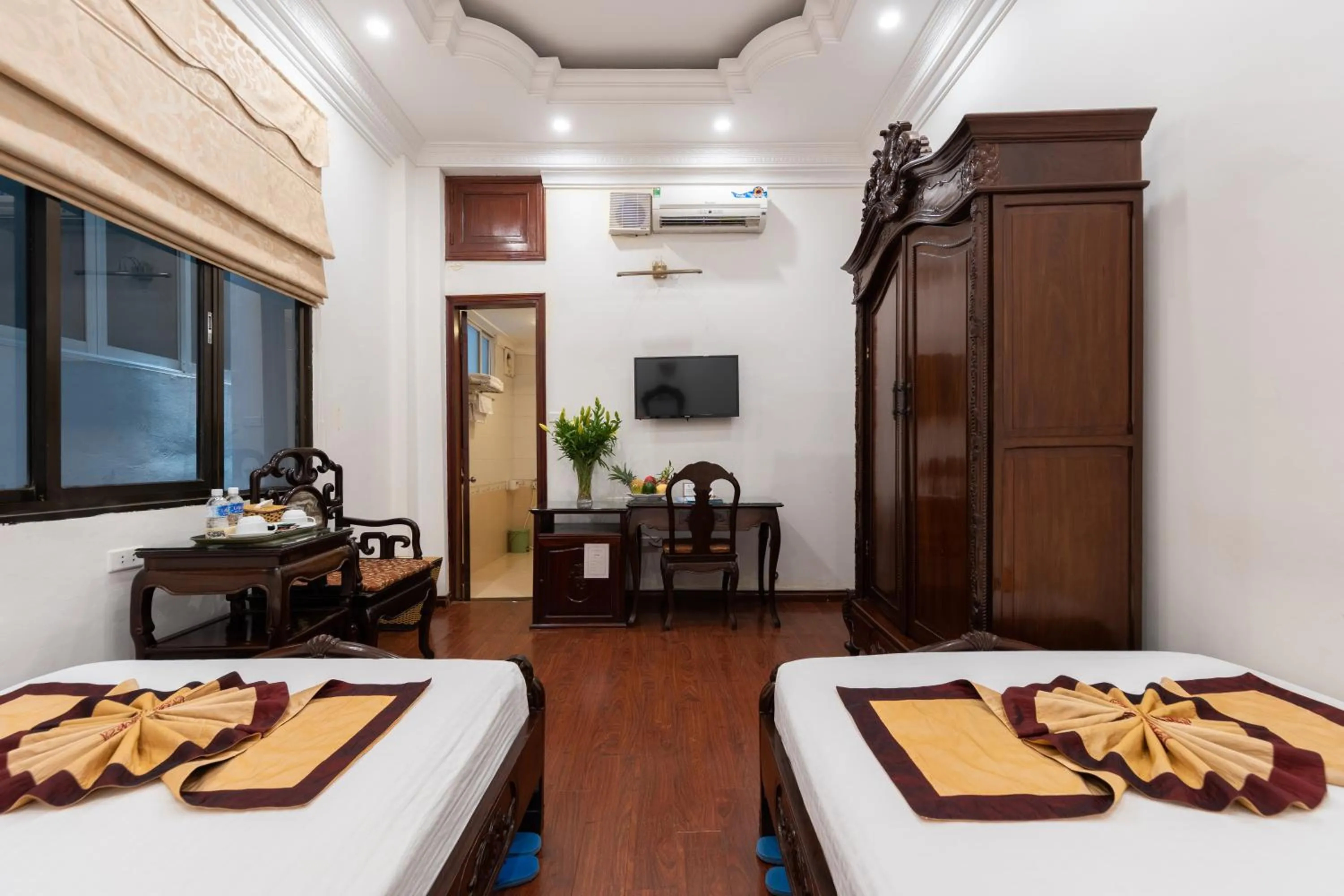 TV and multimedia, Bed in Hanoi Little Town Hotel