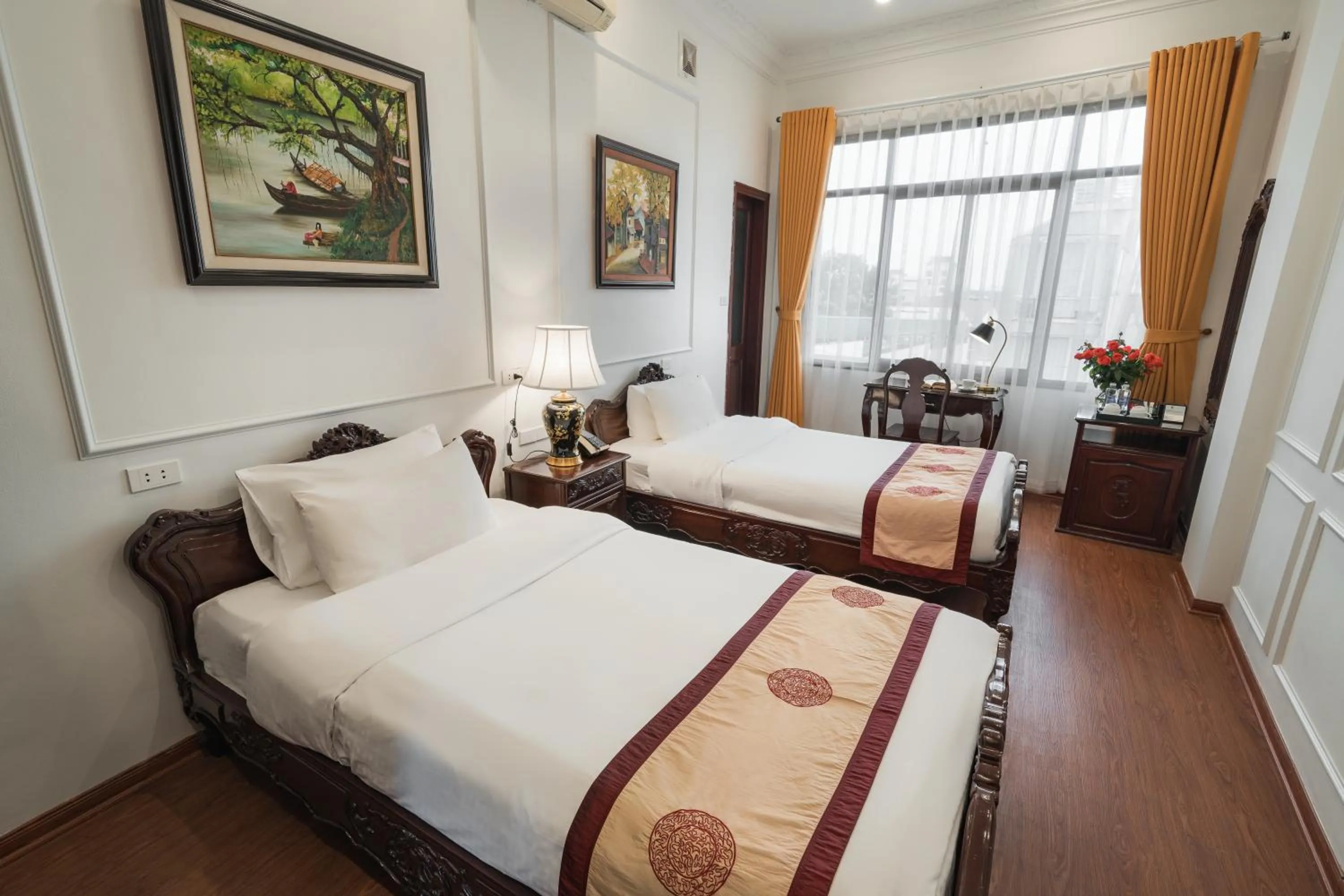 Photo of the whole room, Bed in Hanoi Little Town Hotel